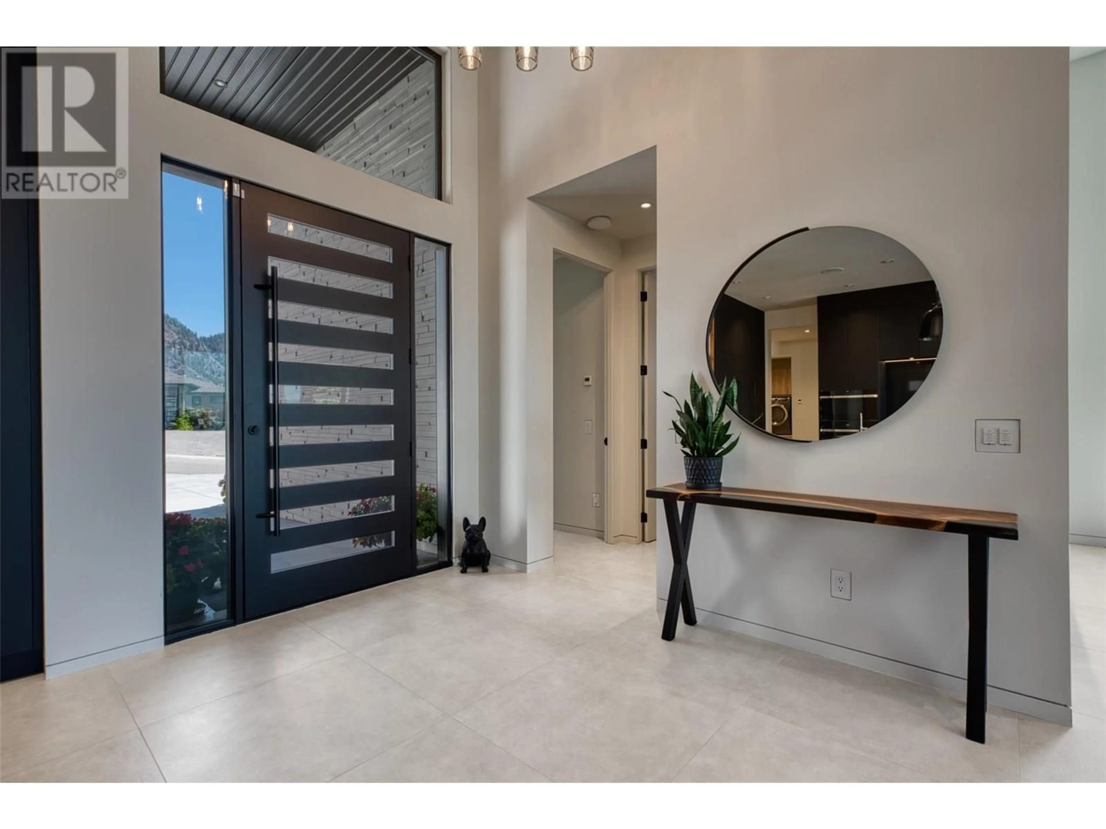 Indoor entryway for 690 CARNOUSTIE DRIVE, Kelowna British Columbia V1P1V2