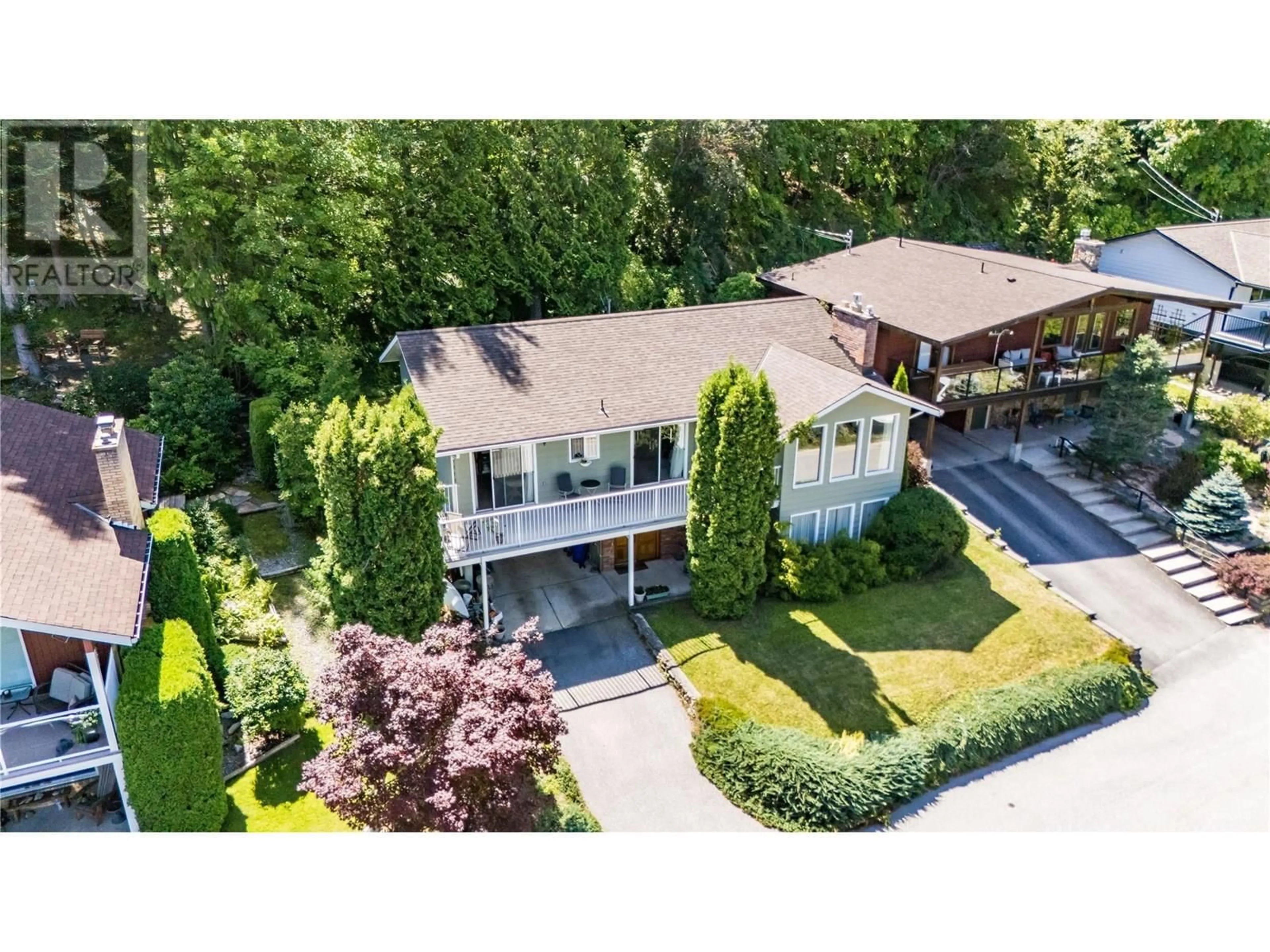 A pic from outside/outdoor area/front of a property/back of a property/a pic from drone, street for 114 OAK STREET EAST, Nelson British Columbia V1L5V8