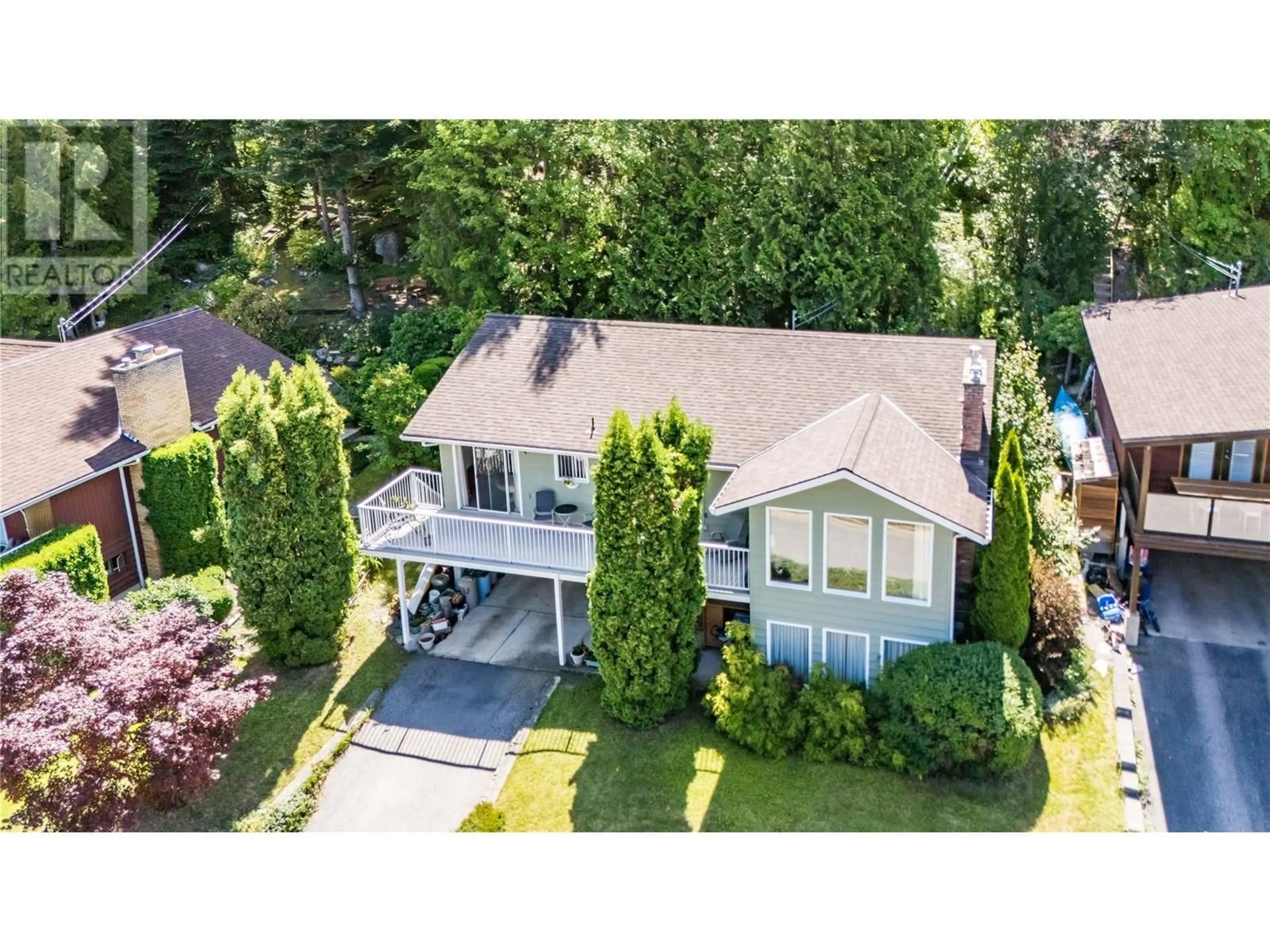 A pic from outside/outdoor area/front of a property/back of a property/a pic from drone, street for 114 OAK STREET EAST, Nelson British Columbia V1L5V8