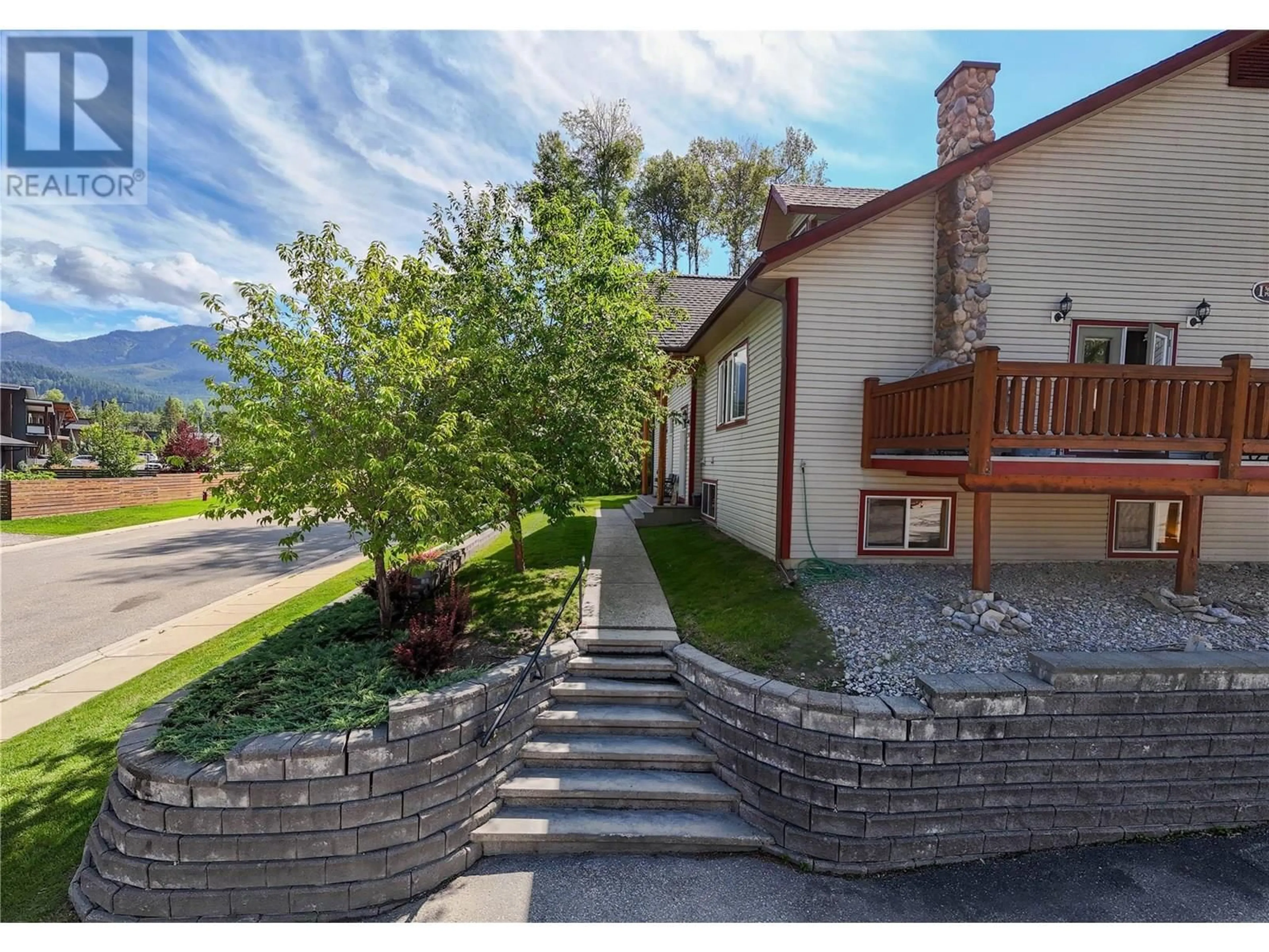 Patio, mountain view for 1A SPRUCE PLACE, Fernie British Columbia V0B1M4