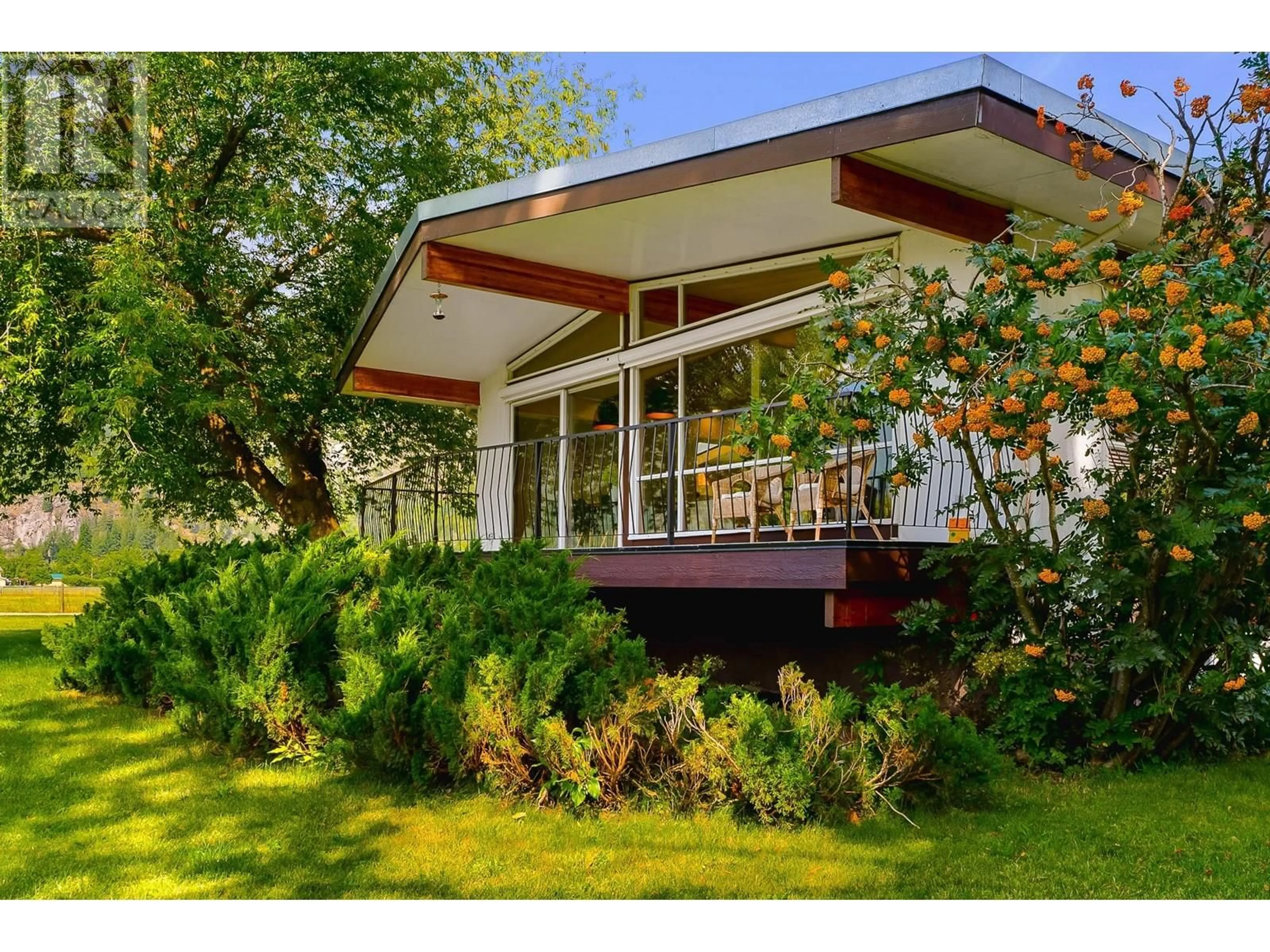 Home with vinyl exterior material, unknown for 7161 50 AVENUE SOUTHWEST, Salmon Arm British Columbia V1E3C4