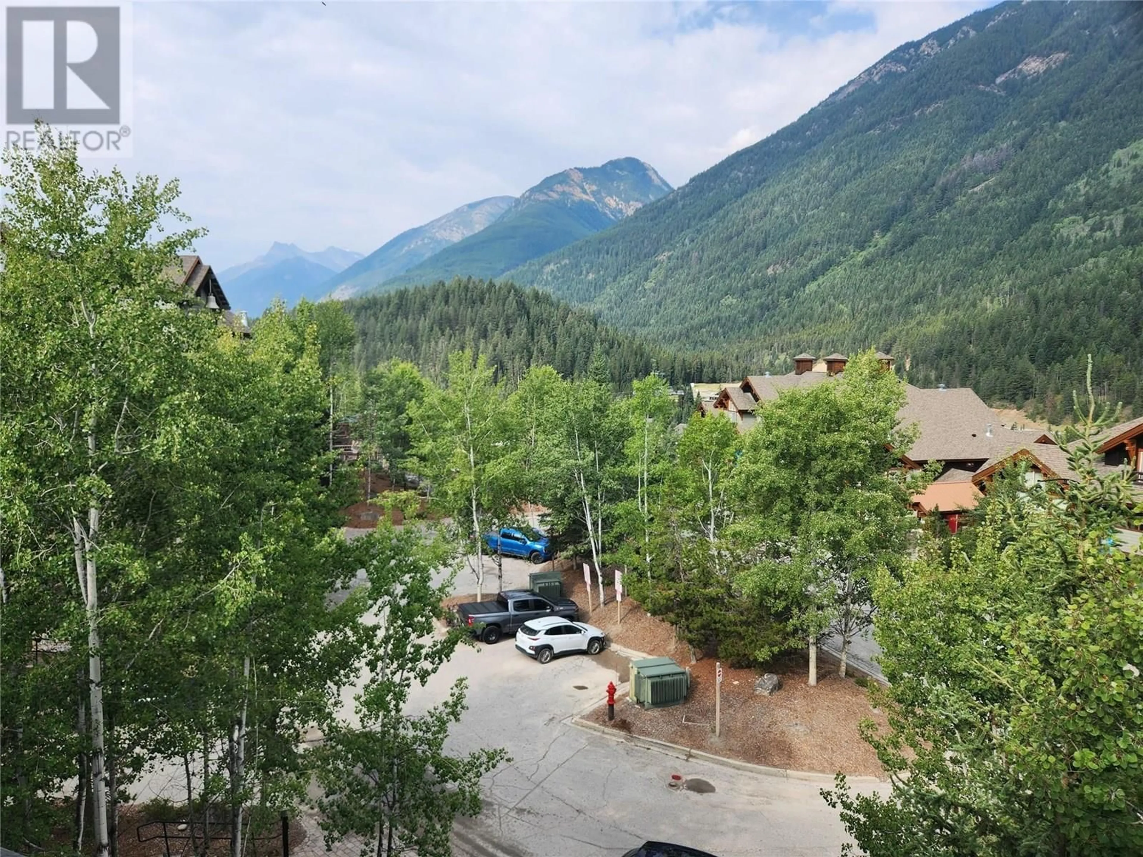 A pic from outside/outdoor area/front of a property/back of a property/a pic from drone, mountain view for 412 - 2060 SUMMIT DRIVE, Panorama British Columbia V0A1T0
