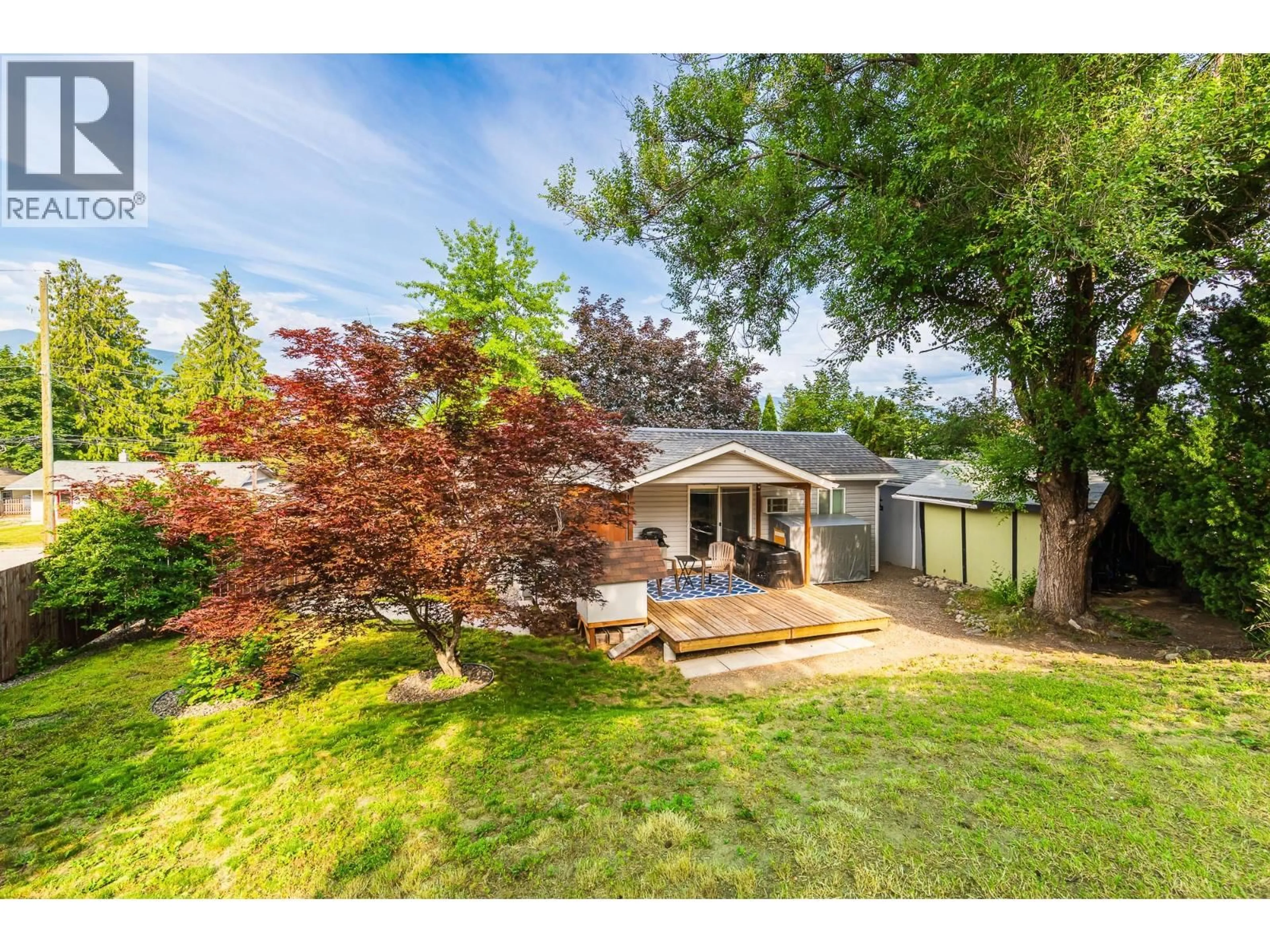 A pic from outside/outdoor area/front of a property/back of a property/a pic from drone, street for 606 6TH AVENUE SOUTH, Creston British Columbia V0B1G3
