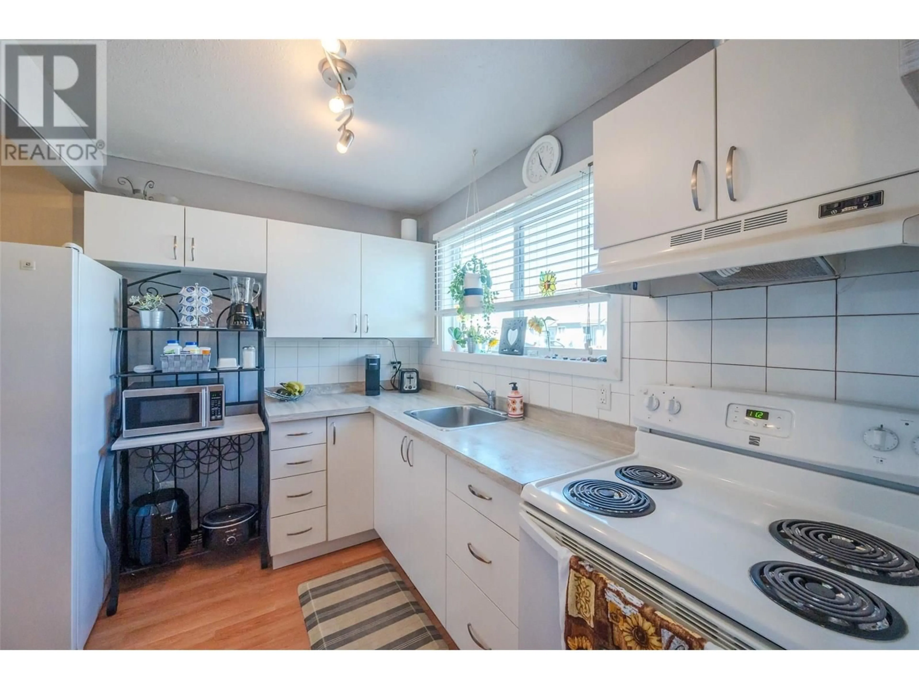 Standard kitchen, unknown for 54 - 3099 SOUTH MAIN STREET, Penticton British Columbia V2A6Y2