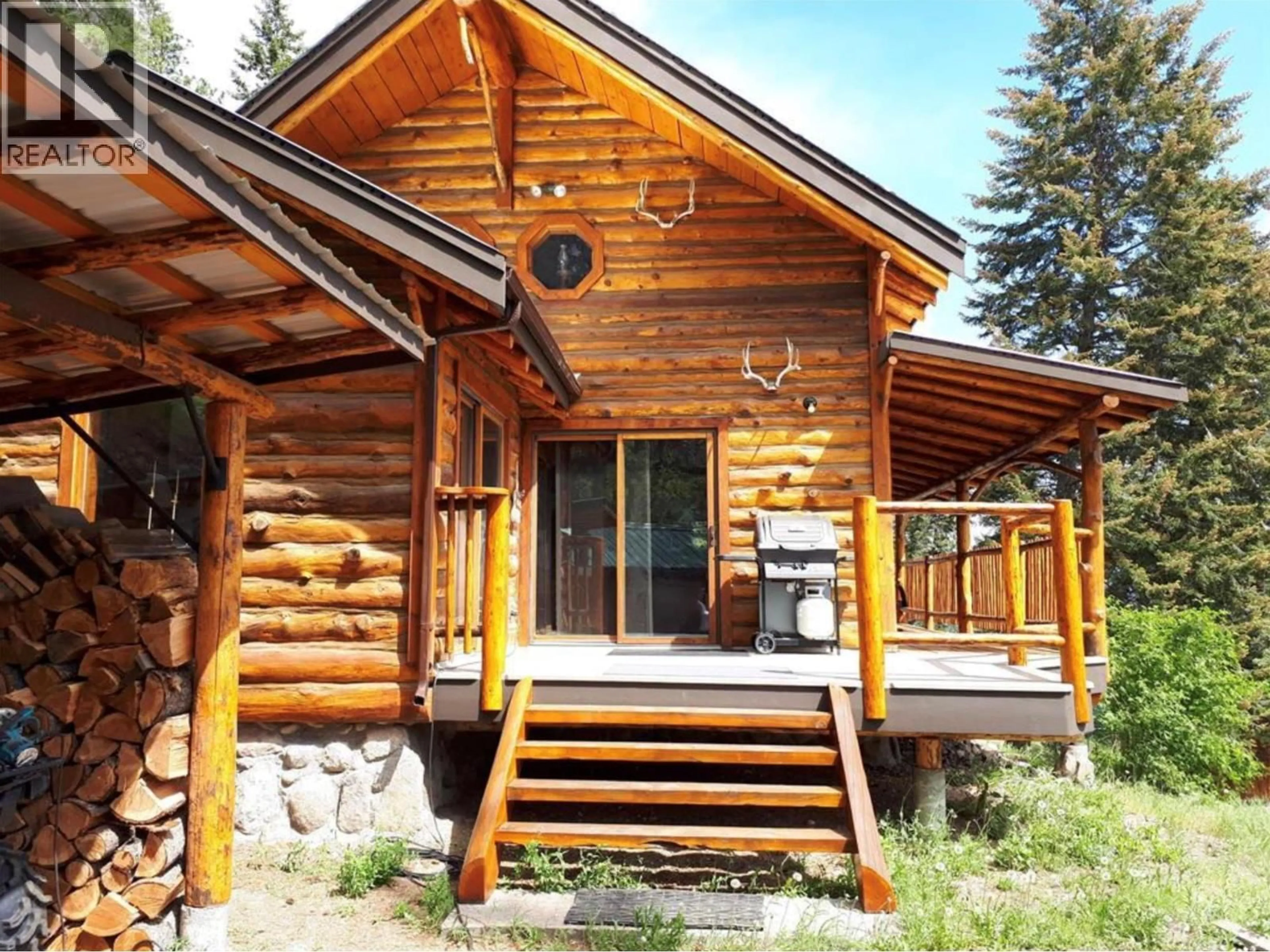 Patio, building for 7142 FINTRY DELTA ROAD NORTH, Kelowna British Columbia V1Z3T9