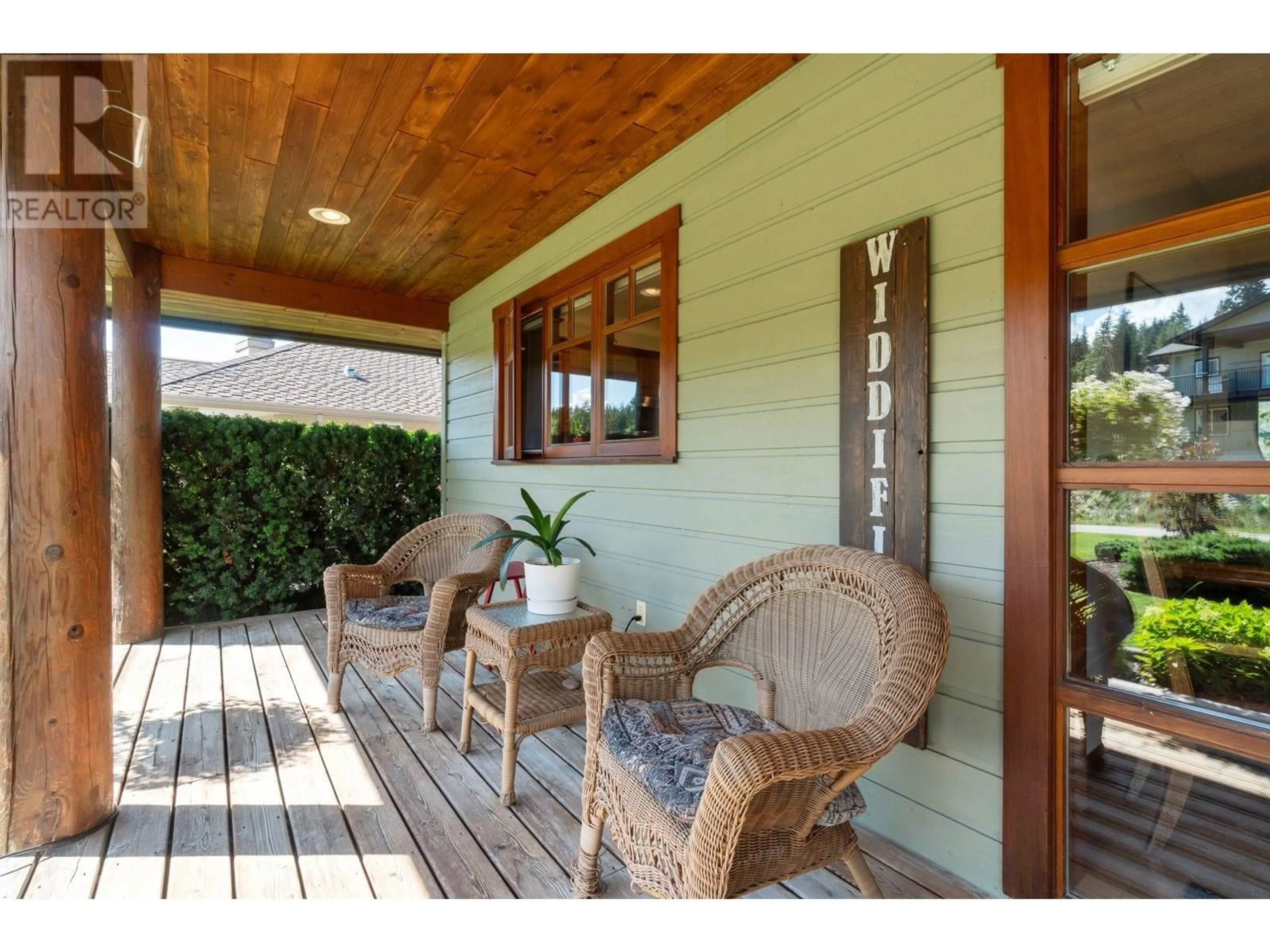 Indoor entryway for 2681 DOEBERT ROAD, Blind Bay British Columbia V0E1H1