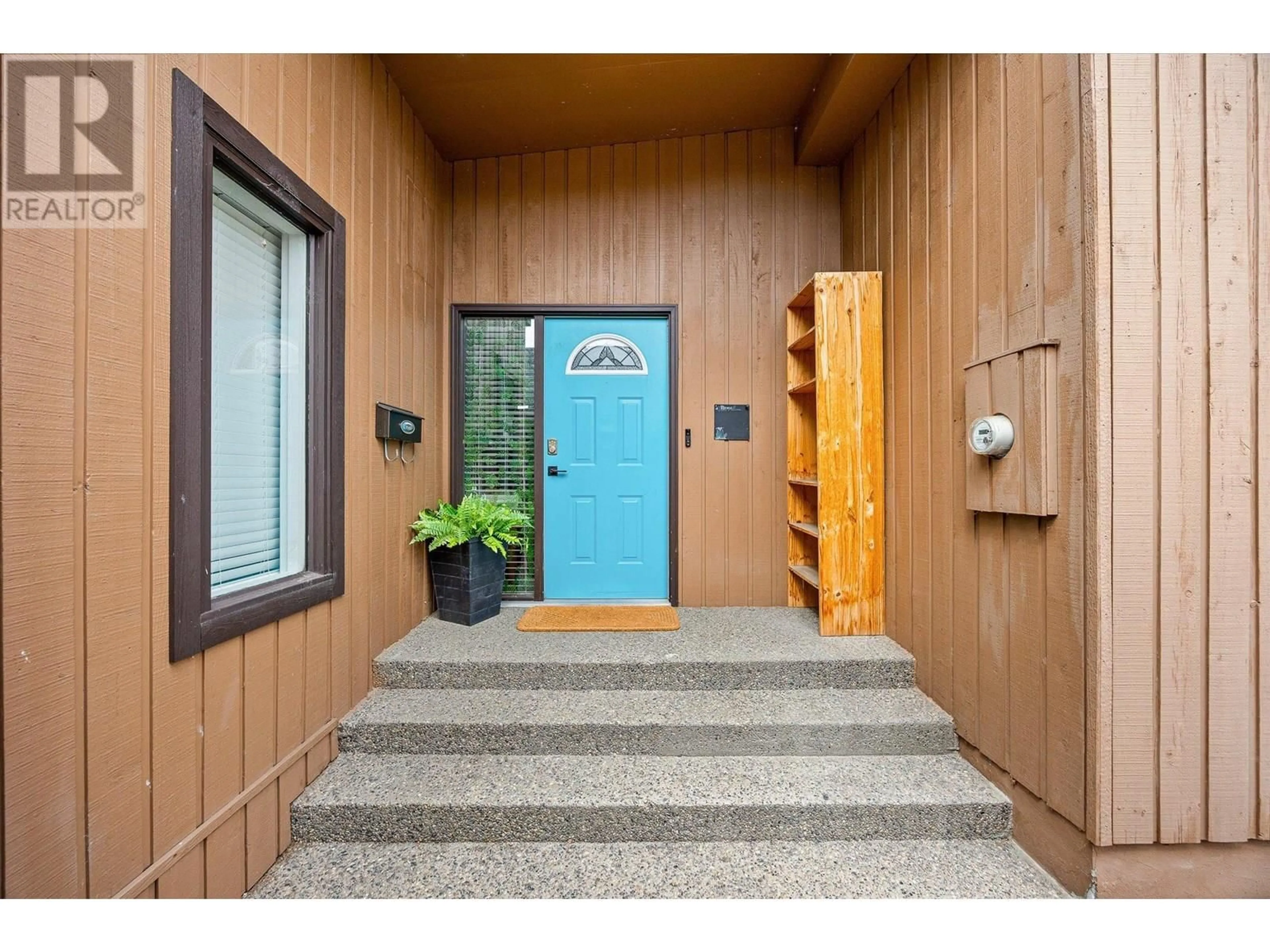 Indoor entryway for 791 MCCARTNEY ROAD, West Kelowna British Columbia V1Z1R6