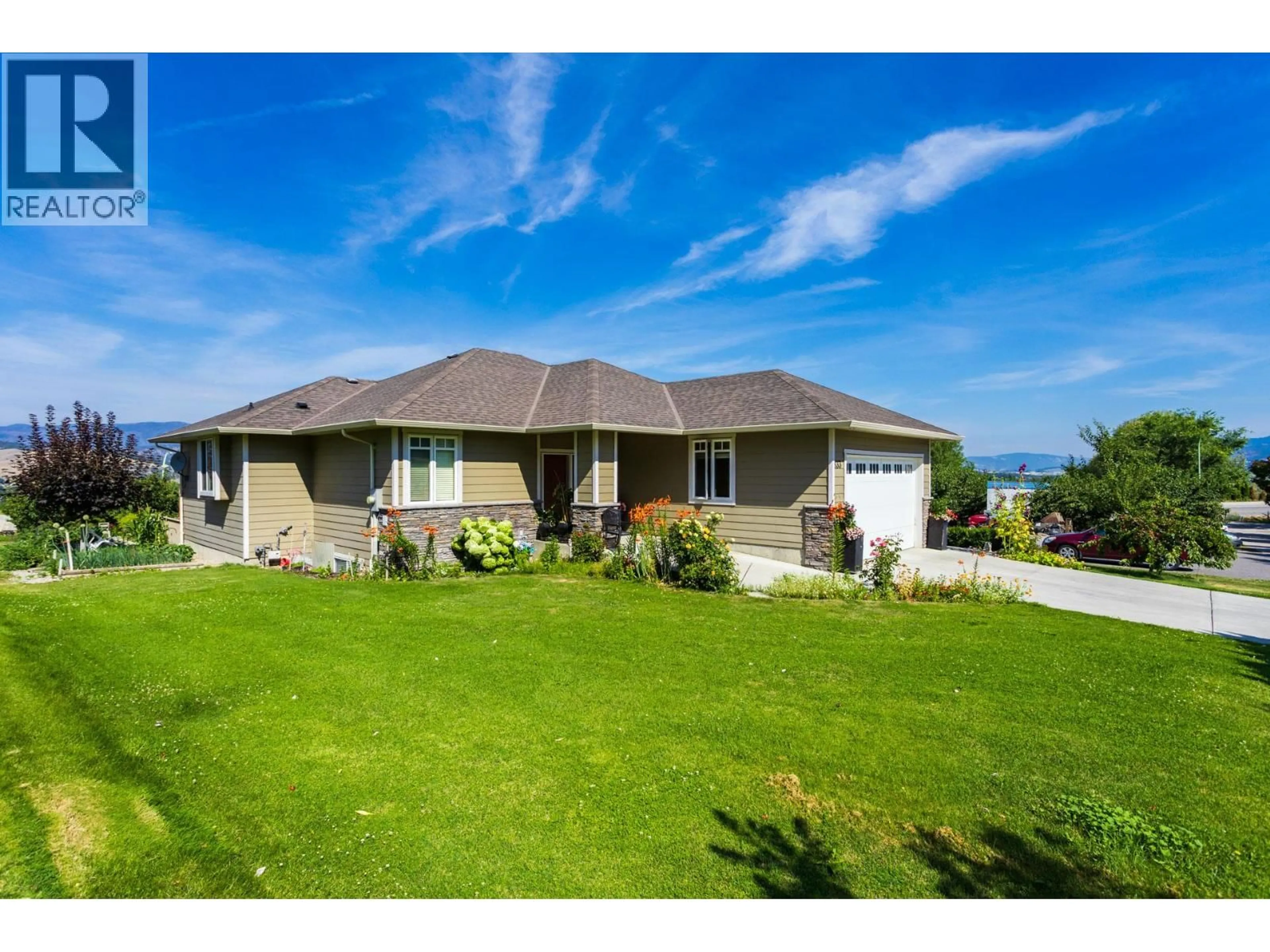 A pic from outside/outdoor area/front of a property/back of a property/a pic from drone, street for 833 MCCURDY ROAD EAST, Kelowna British Columbia V1X8G3