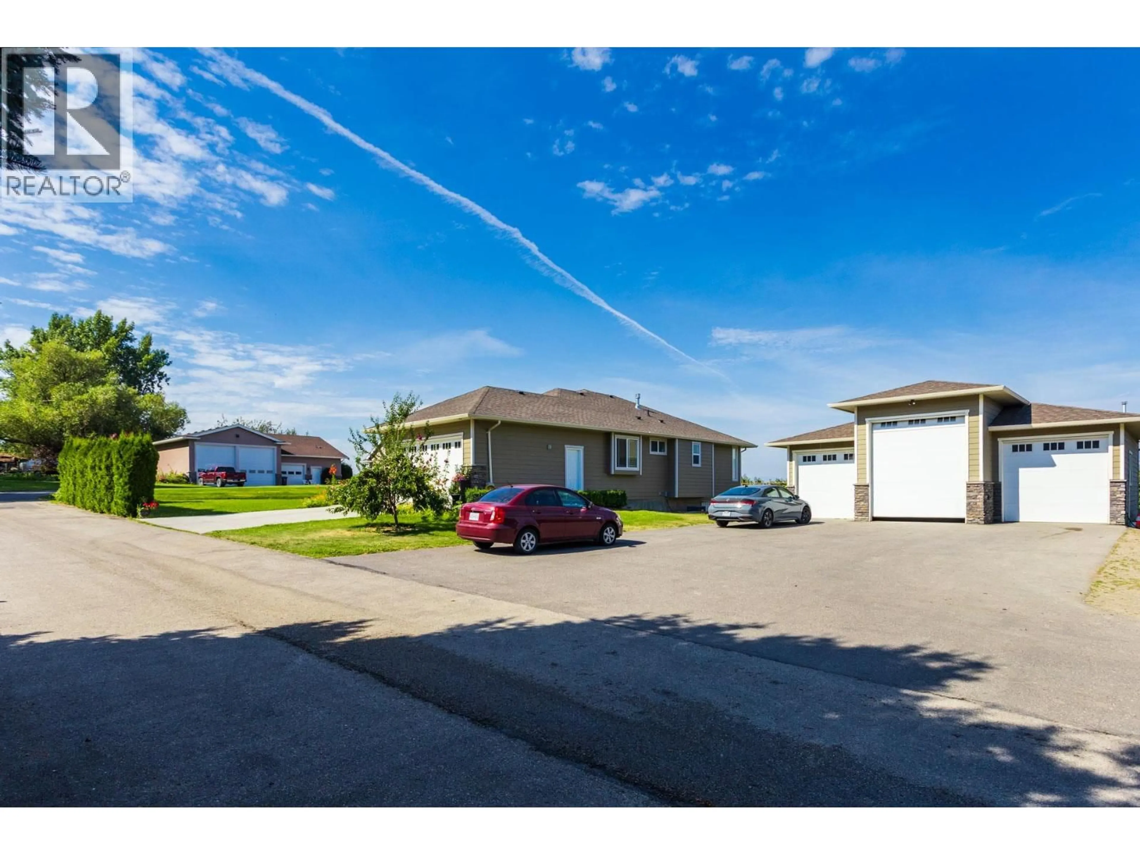 A pic from outside/outdoor area/front of a property/back of a property/a pic from drone, street for 833 MCCURDY ROAD EAST, Kelowna British Columbia V1X8G3