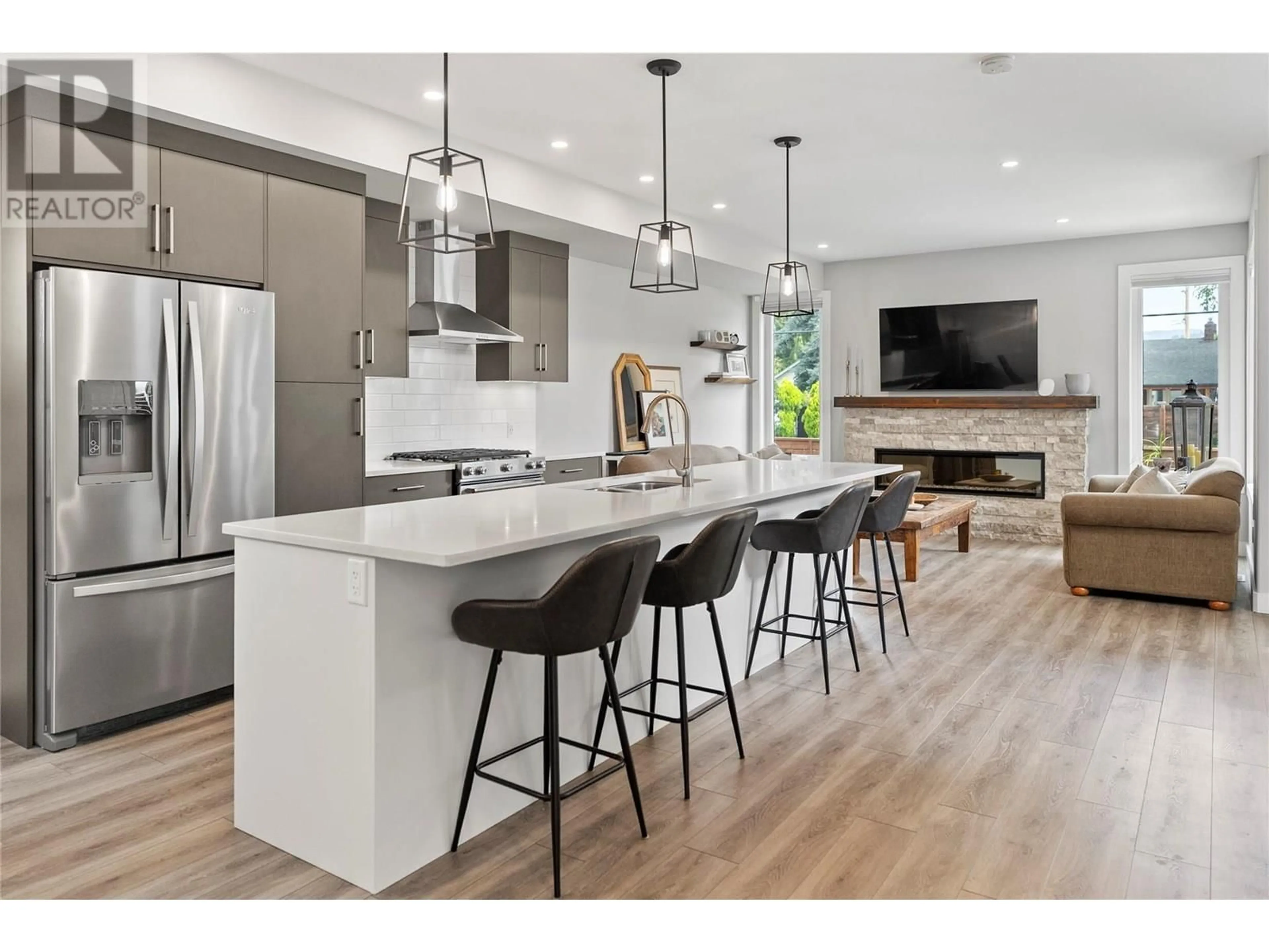 Open concept kitchen, wood/laminate floor for 1292 ETHEL STREET, Kelowna British Columbia V1Y2W7