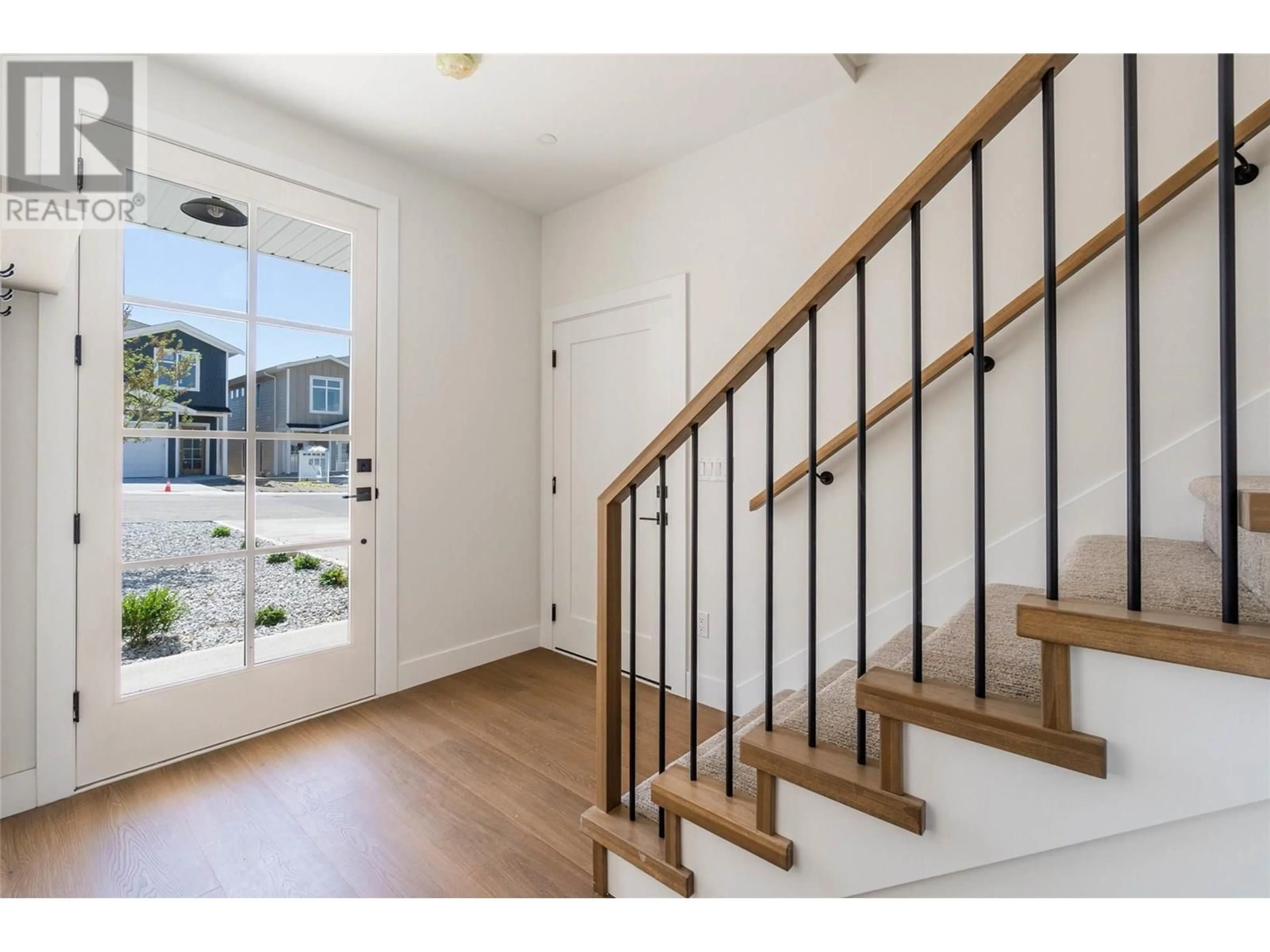 Indoor entryway for 394 CHARDONNAY AVENUE, Oliver British Columbia V0H1T4