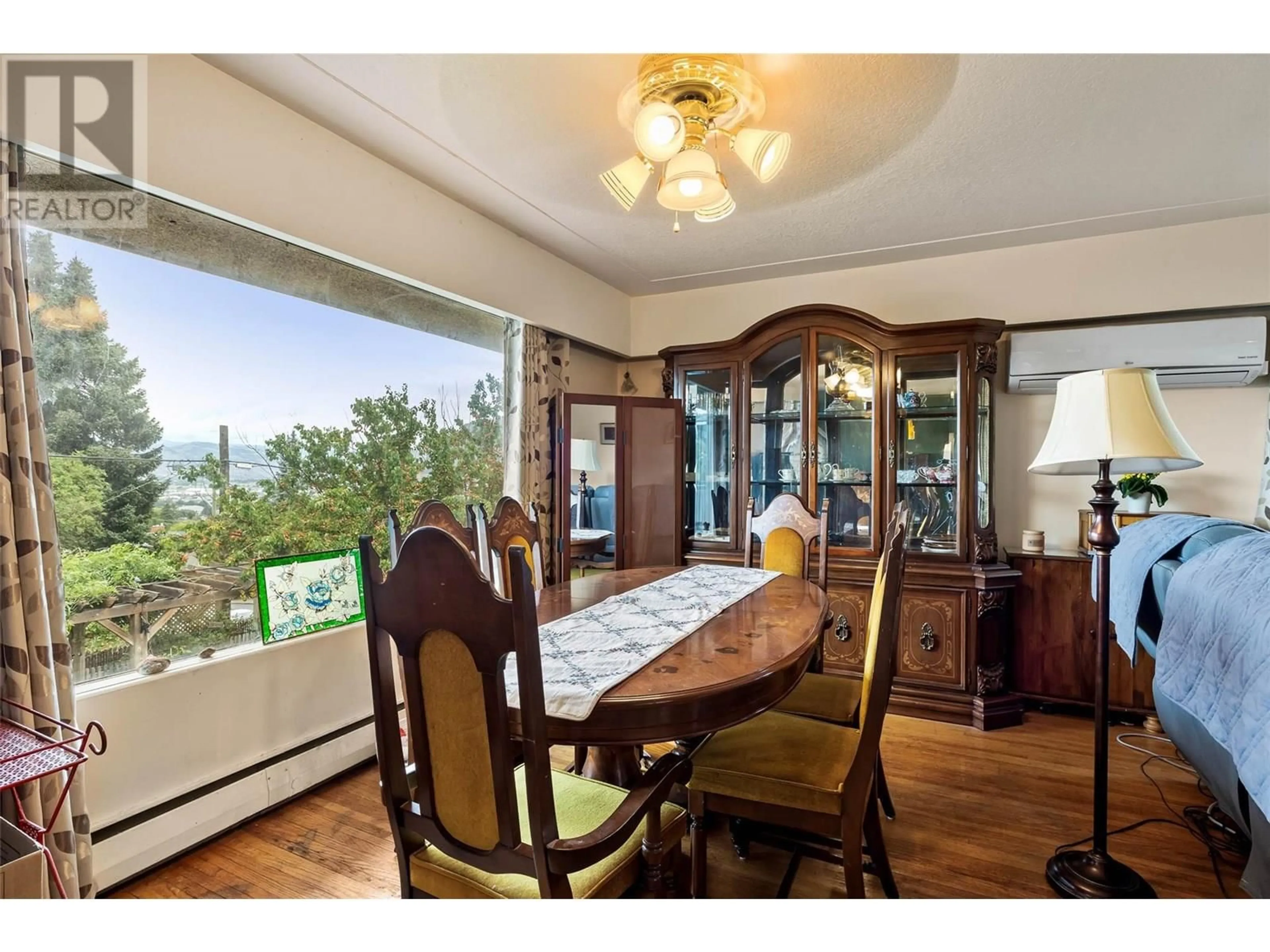 Dining room, wood/laminate floor for 1001 MCMURDO DRIVE, Kamloops British Columbia V2C3G8