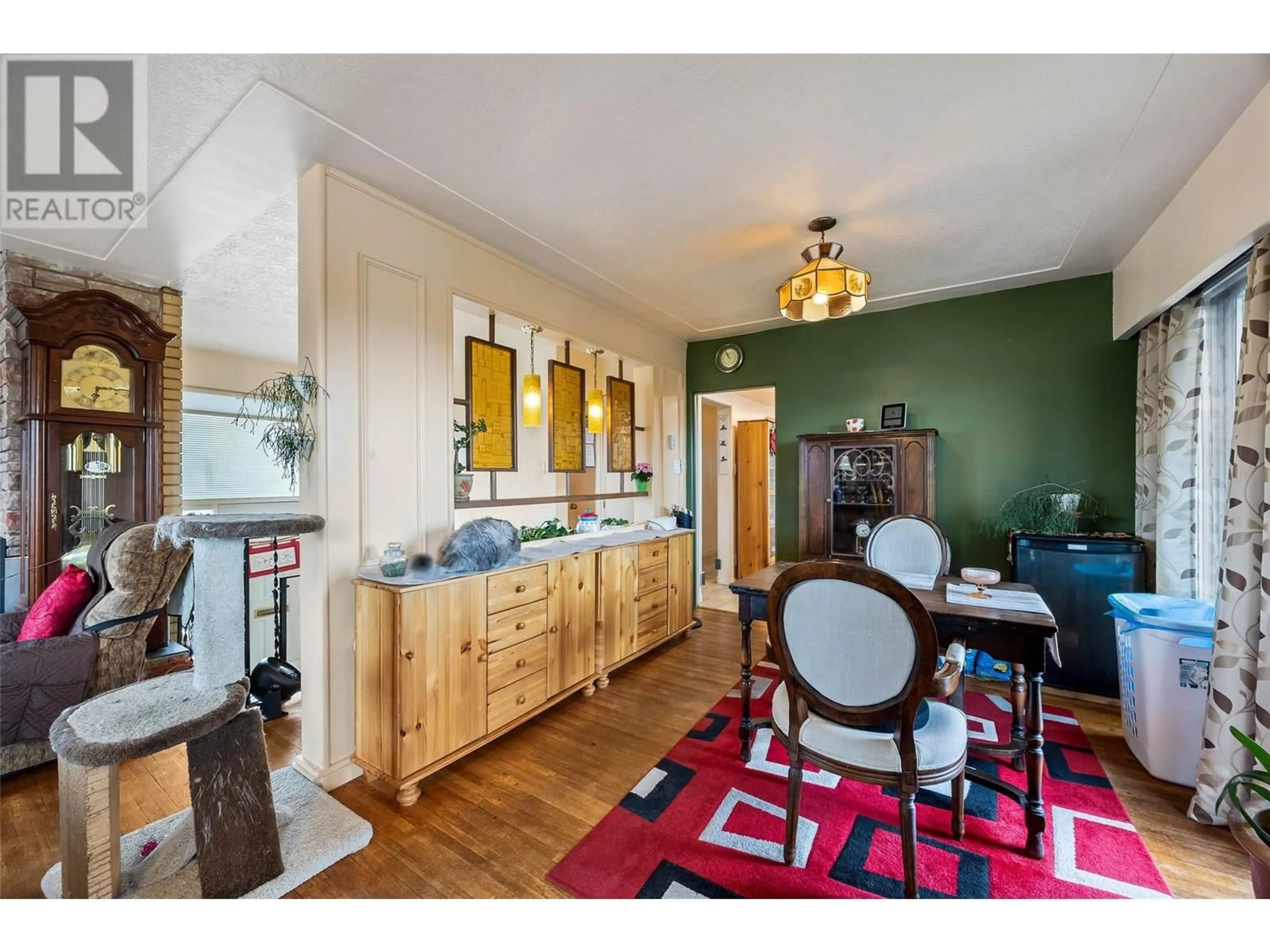 Dining room, wood/laminate floor for 1001 MCMURDO DRIVE, Kamloops British Columbia V2C3G8