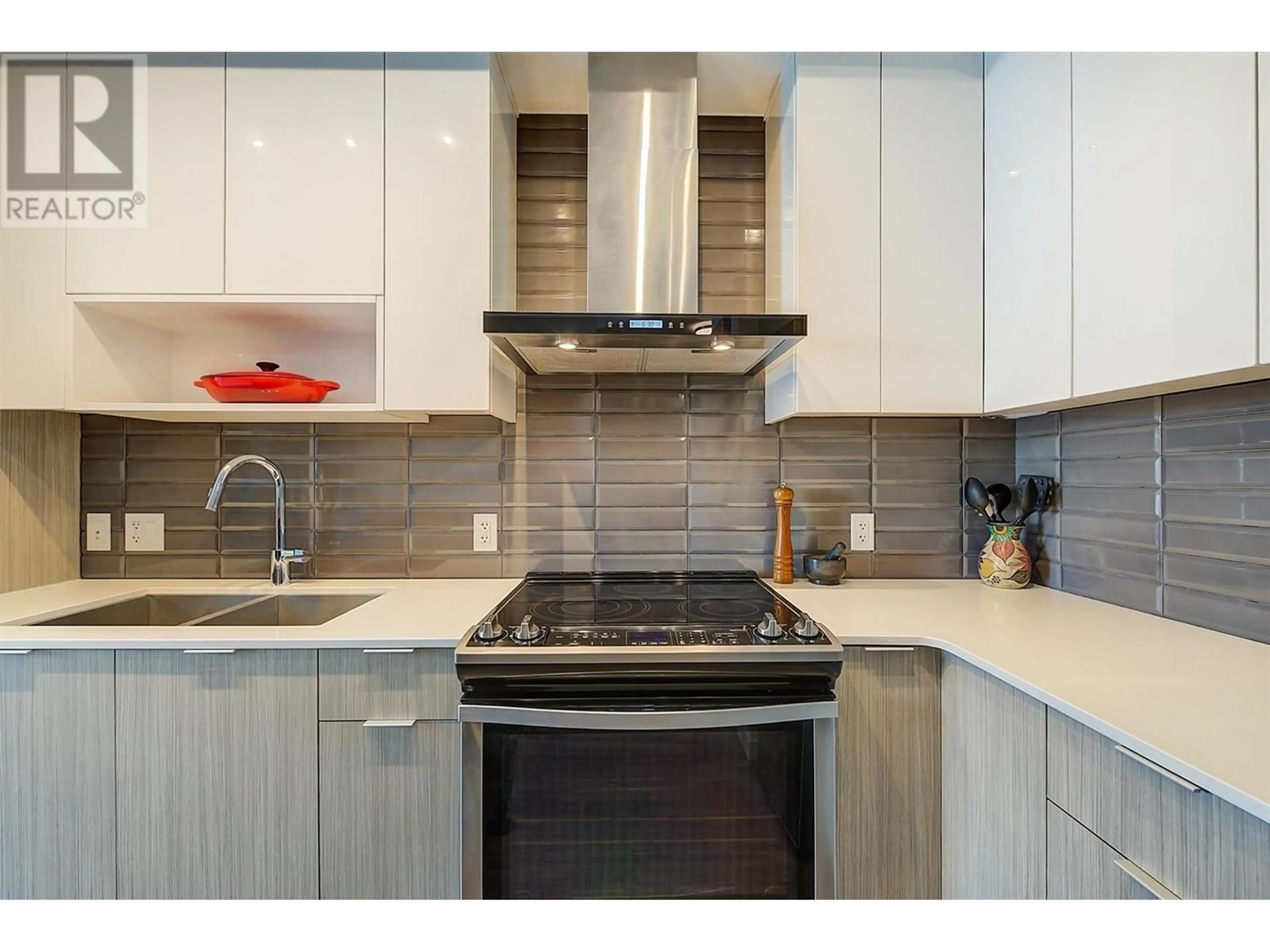 Contemporary kitchen, ceramic/tile floor for PH12 - 1775 CHAPMAN PLACE, Kelowna British Columbia V1Y0G3