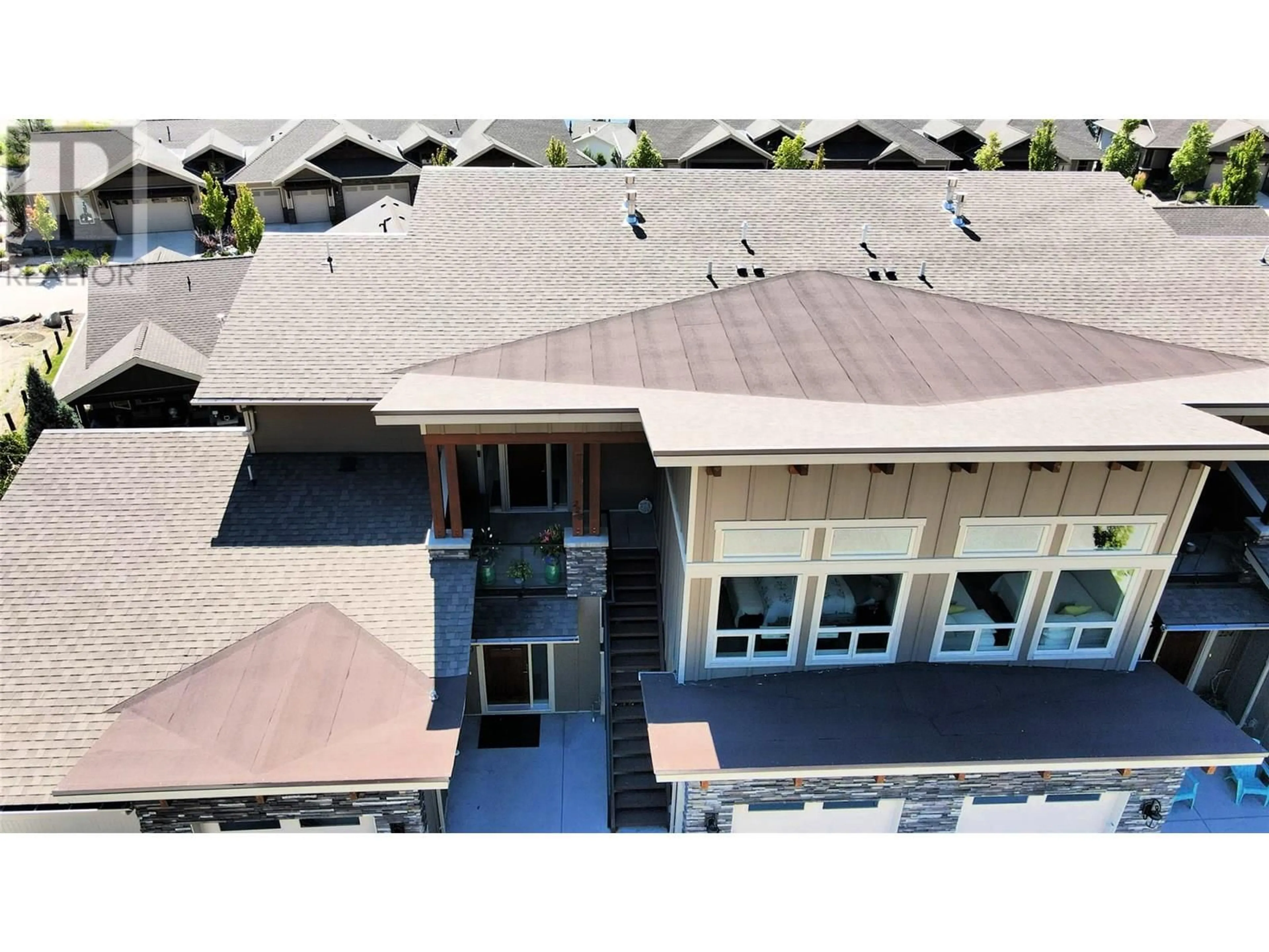 A pic from outside/outdoor area/front of a property/back of a property/a pic from drone, building for 228 - 4000 REDSTONE CRESCENT, Peachland British Columbia V0H1X5