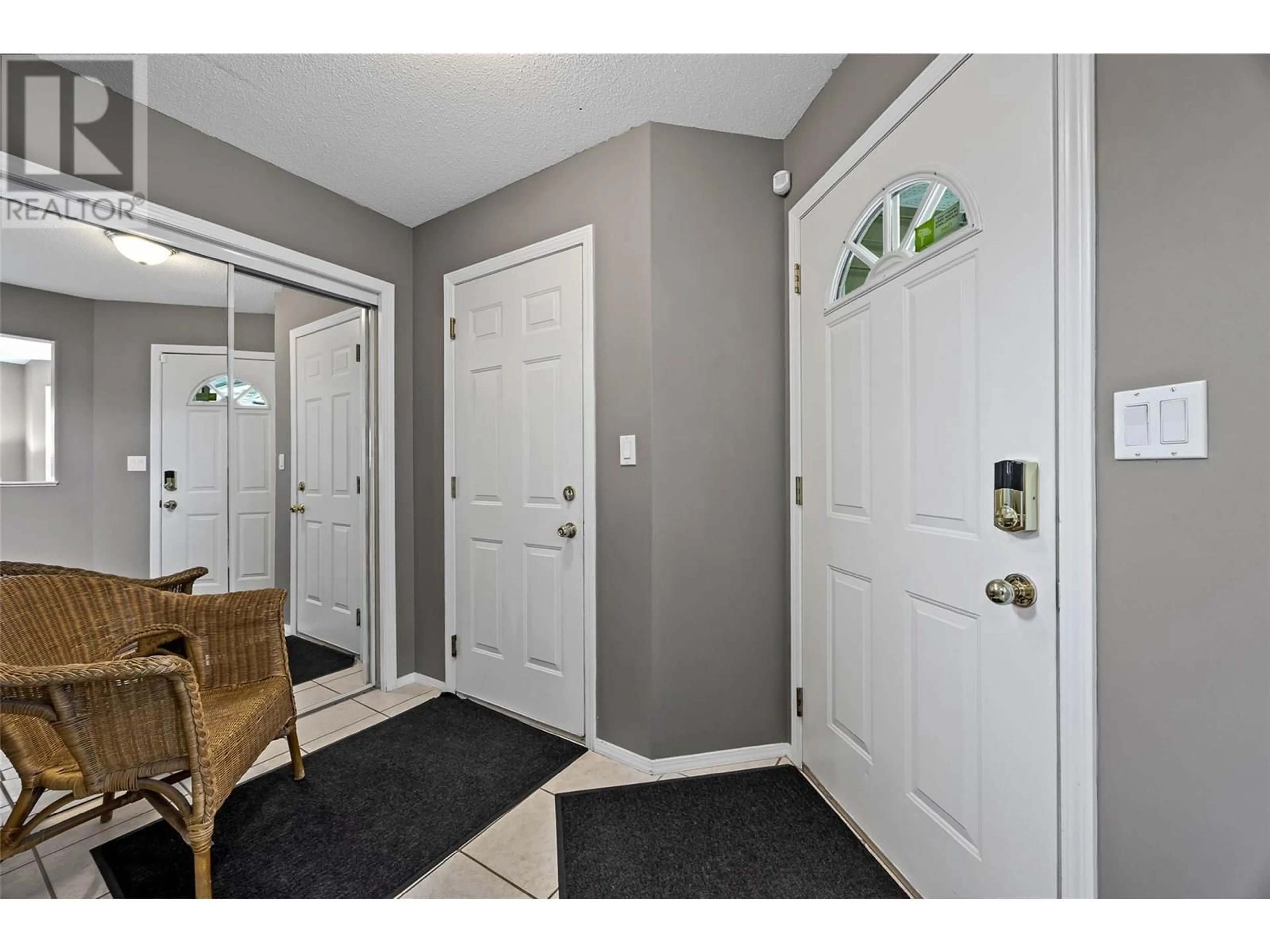 Indoor entryway for 1927 FIR PLACE, Kamloops British Columbia V1S1X6