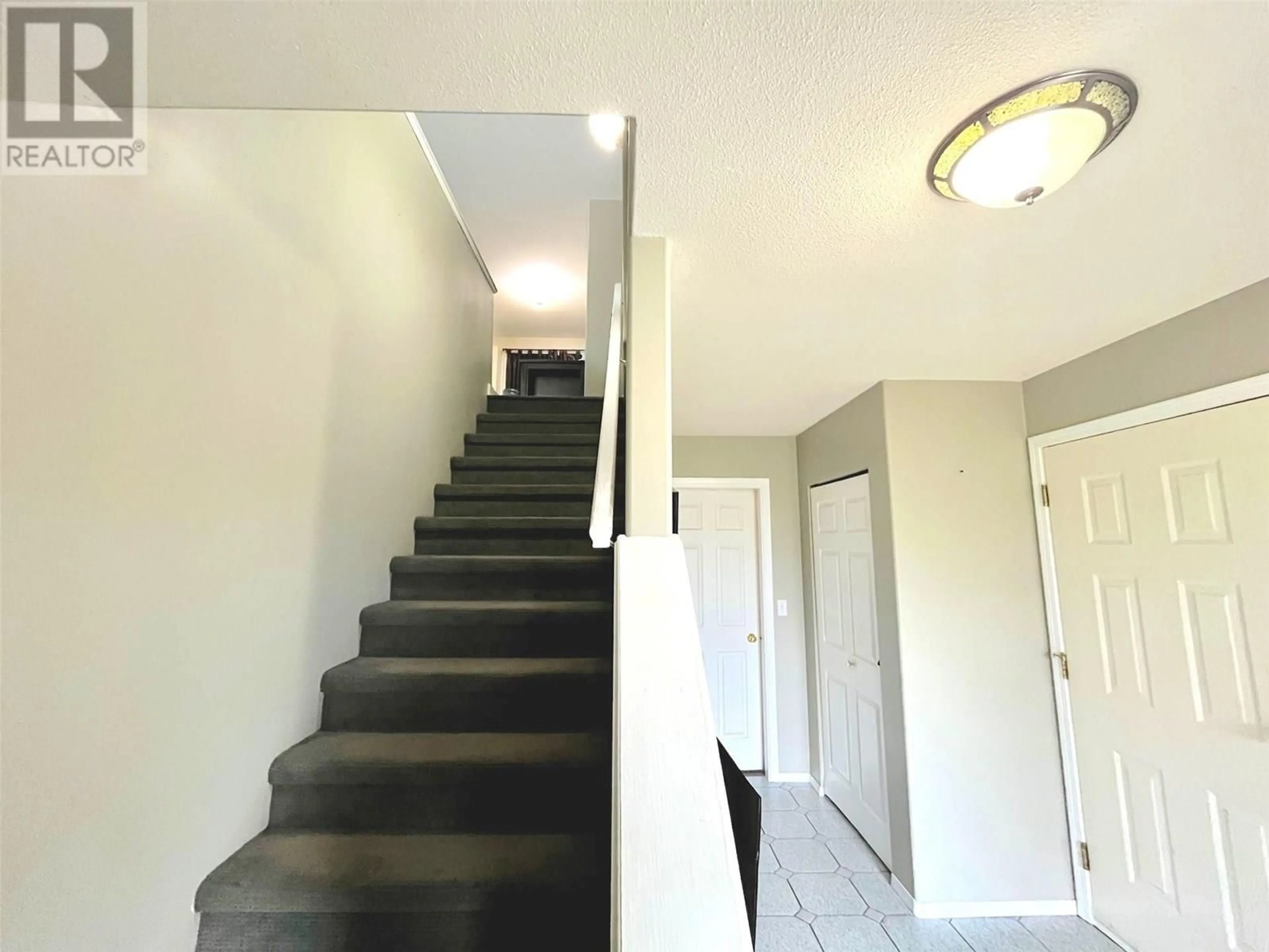 Stairs for 3703 9TH AVENUE, Castlegar British Columbia N1N3T3