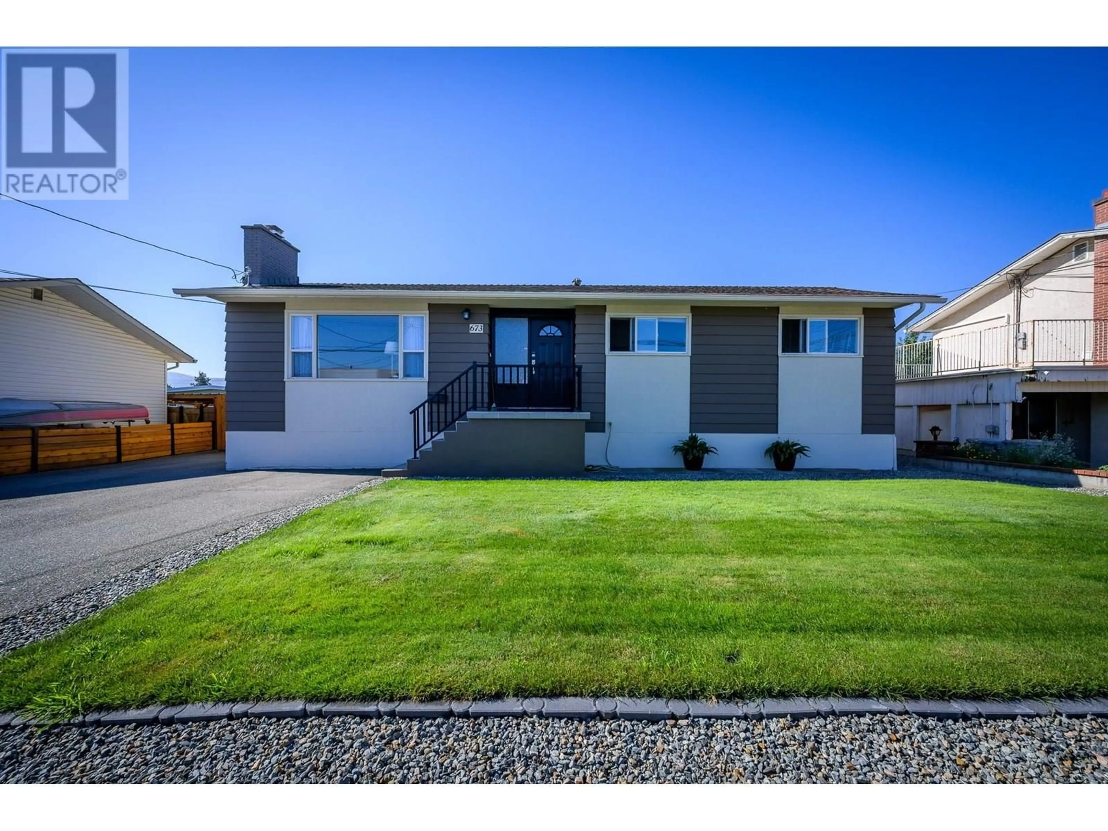 Home with vinyl exterior material, street for 673 RICHMOND AVENUE, Kamloops British Columbia V2B1T4
