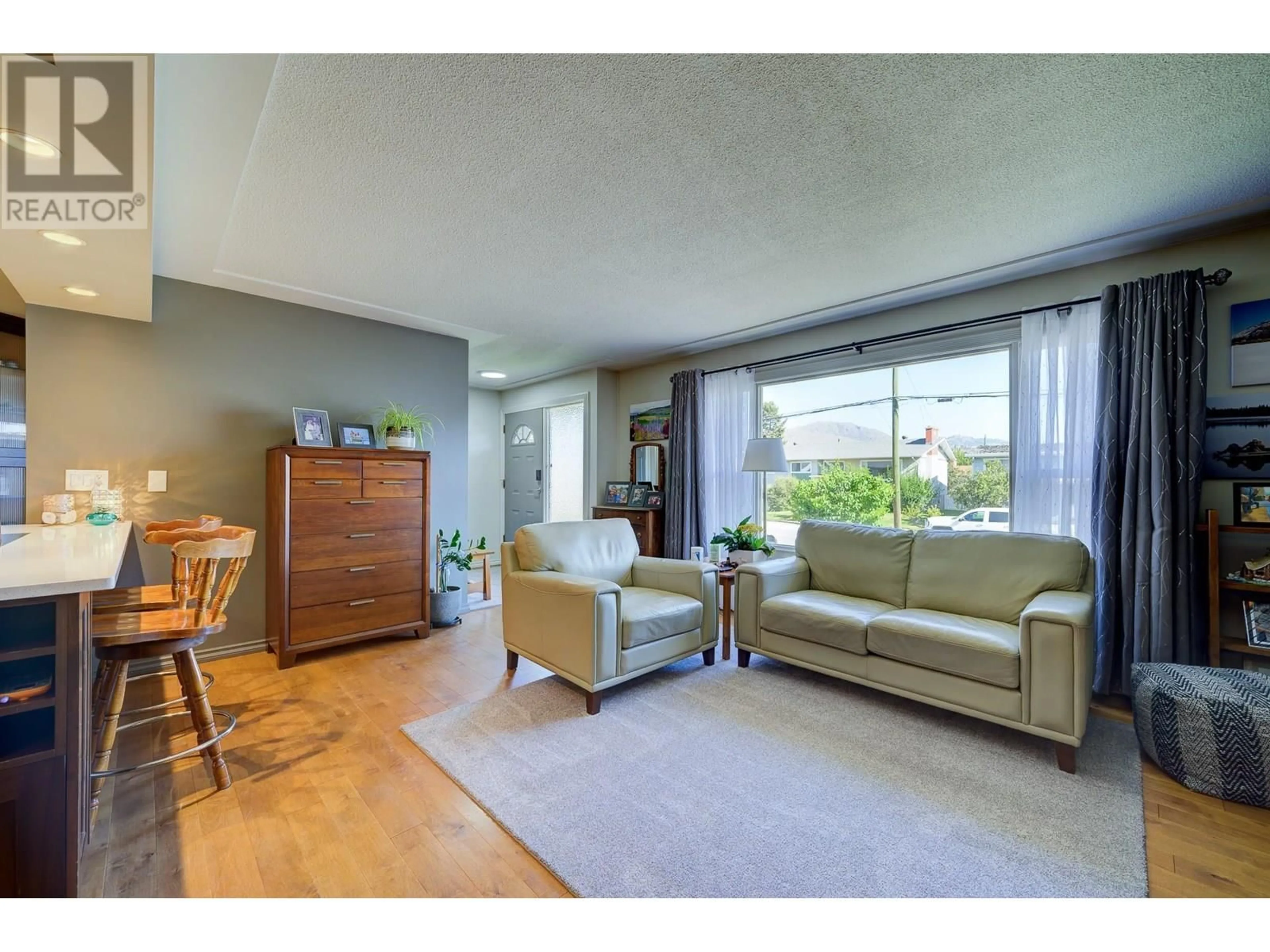 Living room with furniture, unknown for 673 RICHMOND AVENUE, Kamloops British Columbia V2B1T4