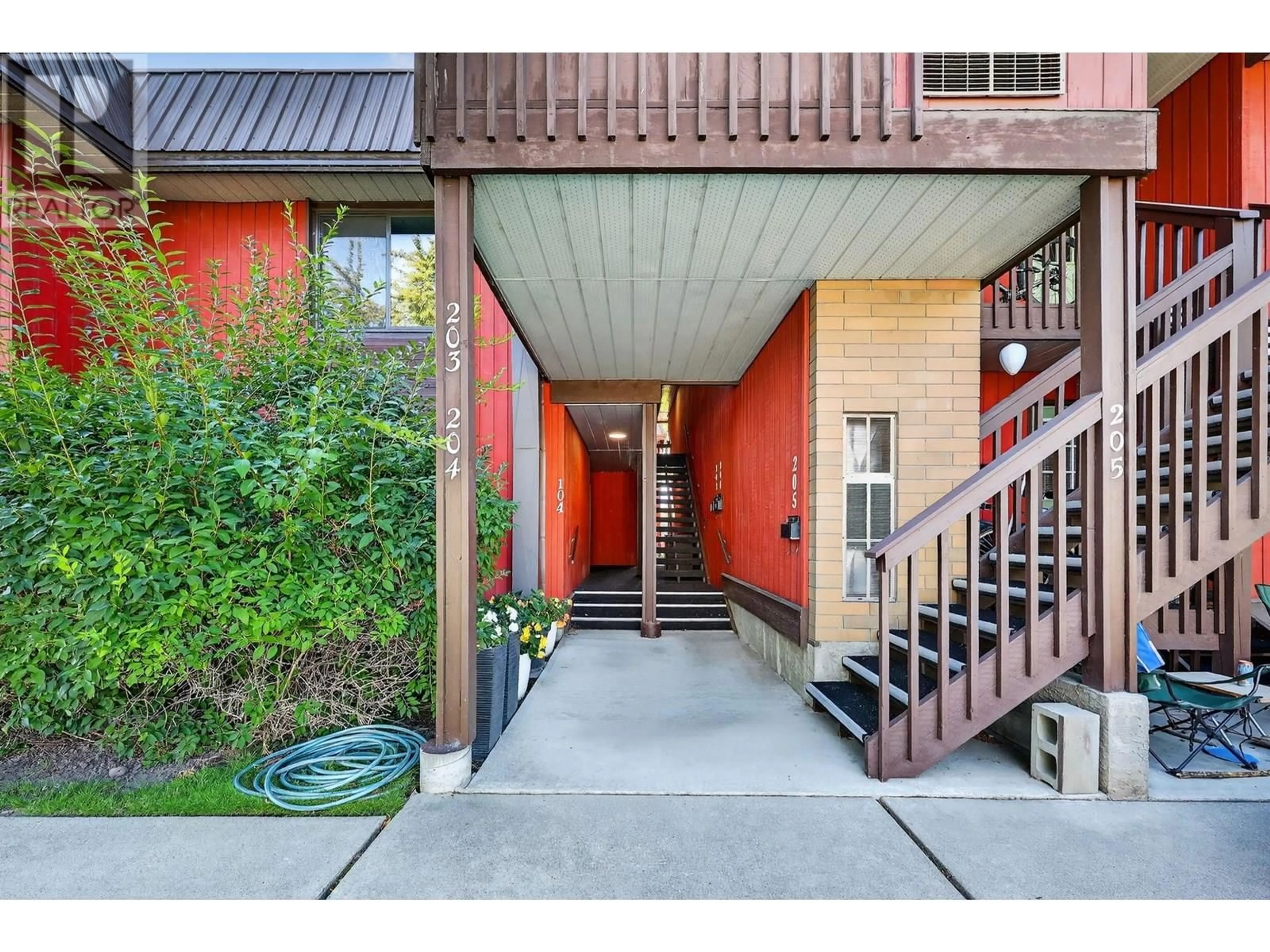Indoor entryway for 204 - 1870 PARKINSON WAY, Kelowna British Columbia V1Y8C9