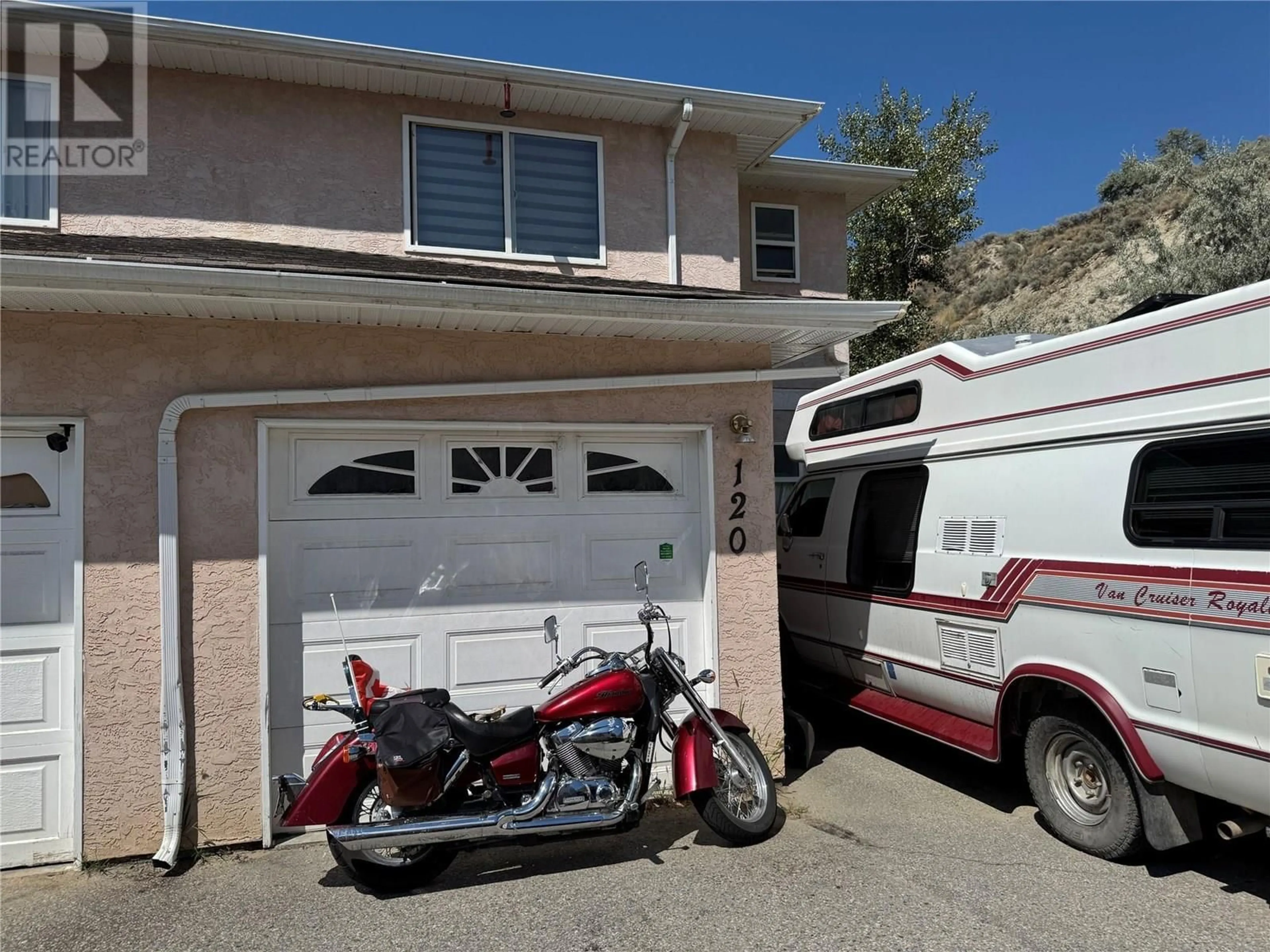 Indoor garage for 120 - 2990 SOUTH MAIN STREET, Penticton British Columbia V2A8Y4