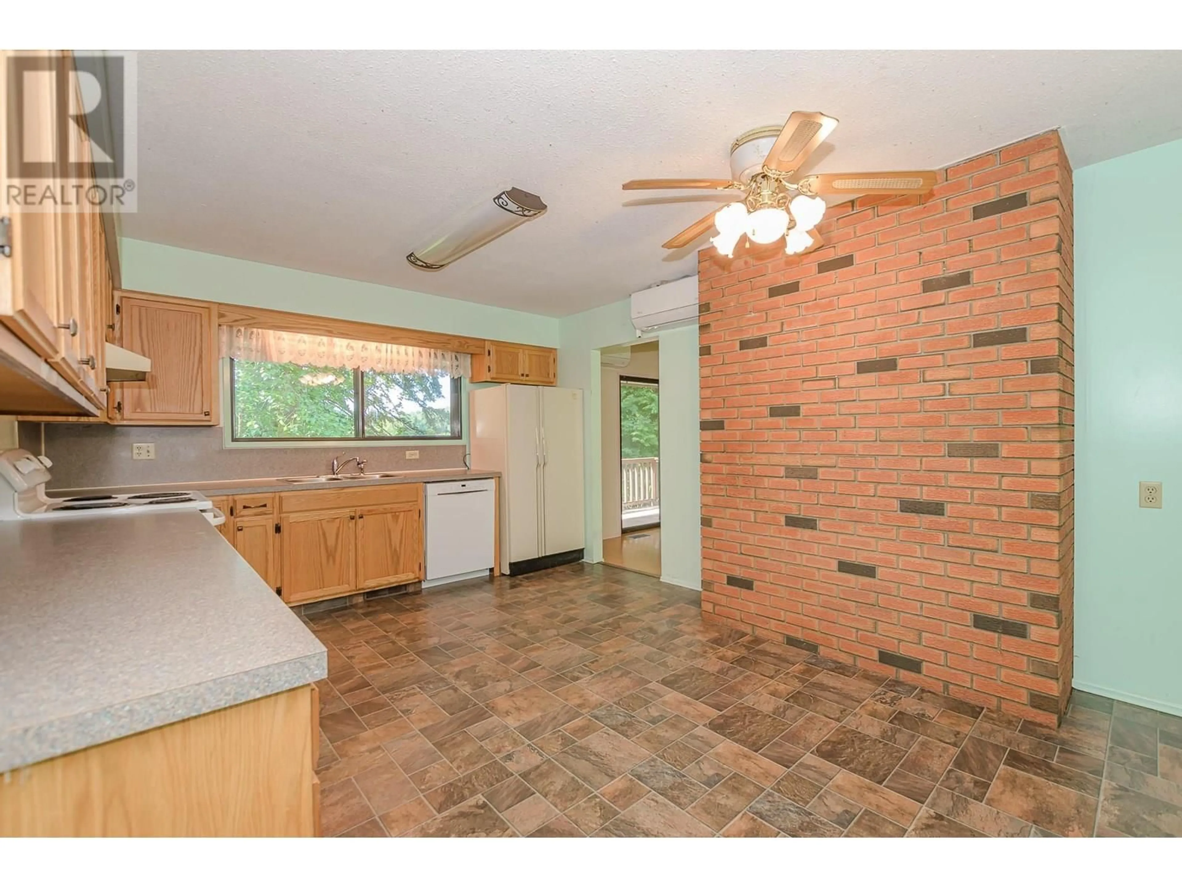 Standard kitchen, ceramic/tile floor for 1926 BUNDUS ROAD, Sicamous British Columbia V0E2V5
