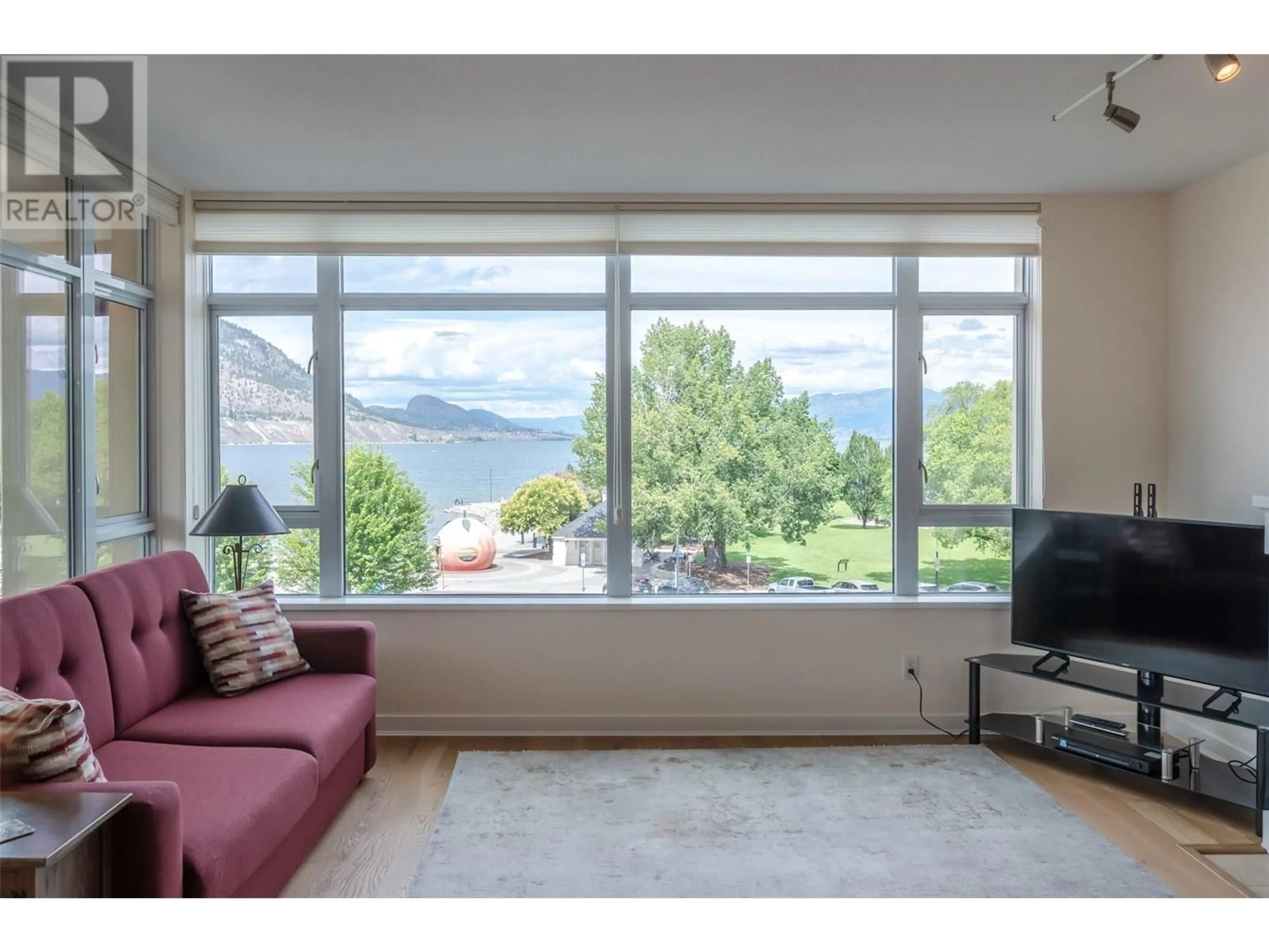 Living room with furniture, unknown for 401 - 160 LAKESHORE DRIVE WEST, Penticton British Columbia V2A9C2