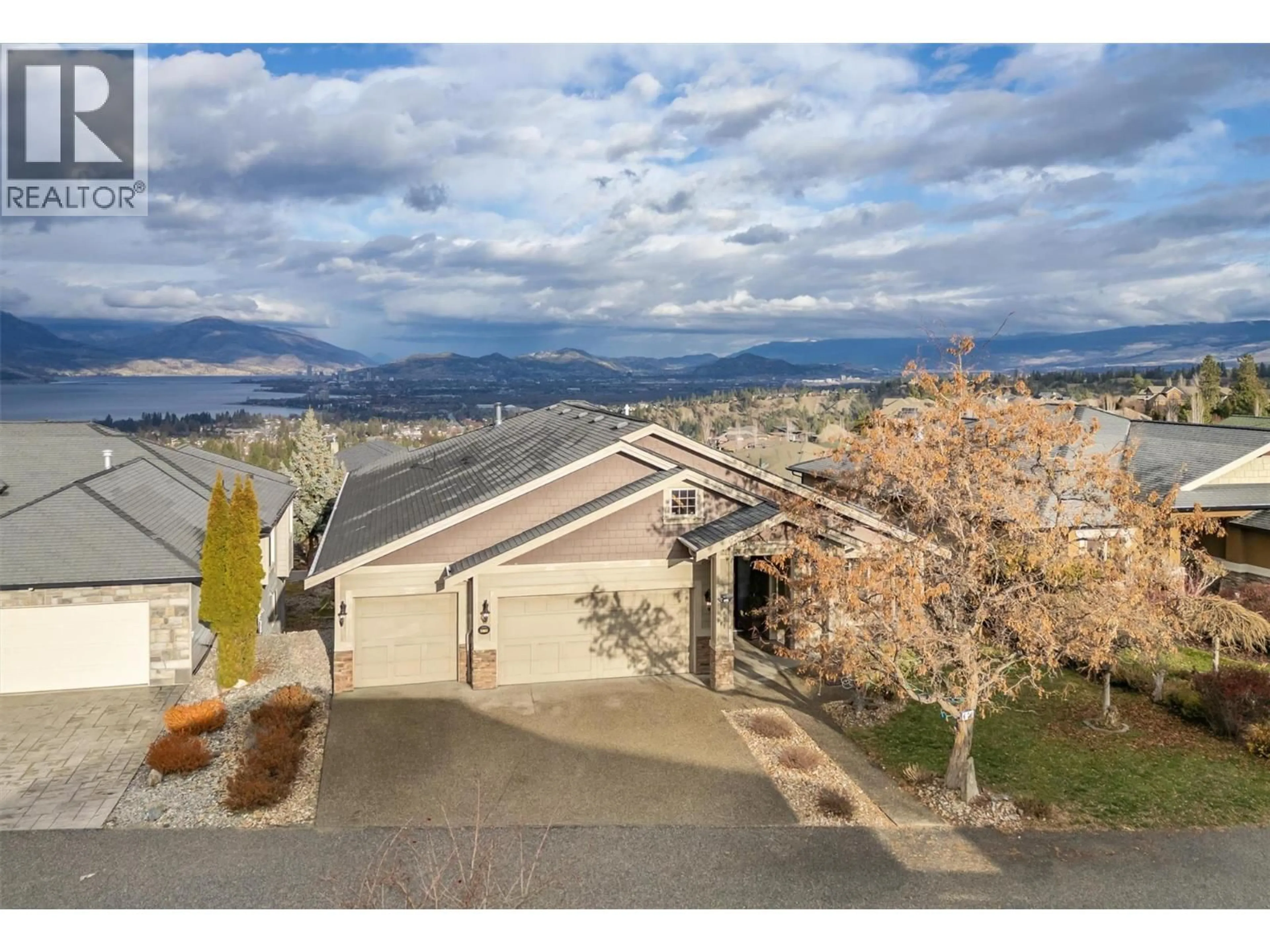 A pic from outside/outdoor area/front of a property/back of a property/a pic from drone, unknown for 679 DEVONIAN AVENUE, Kelowna British Columbia V1W5C2