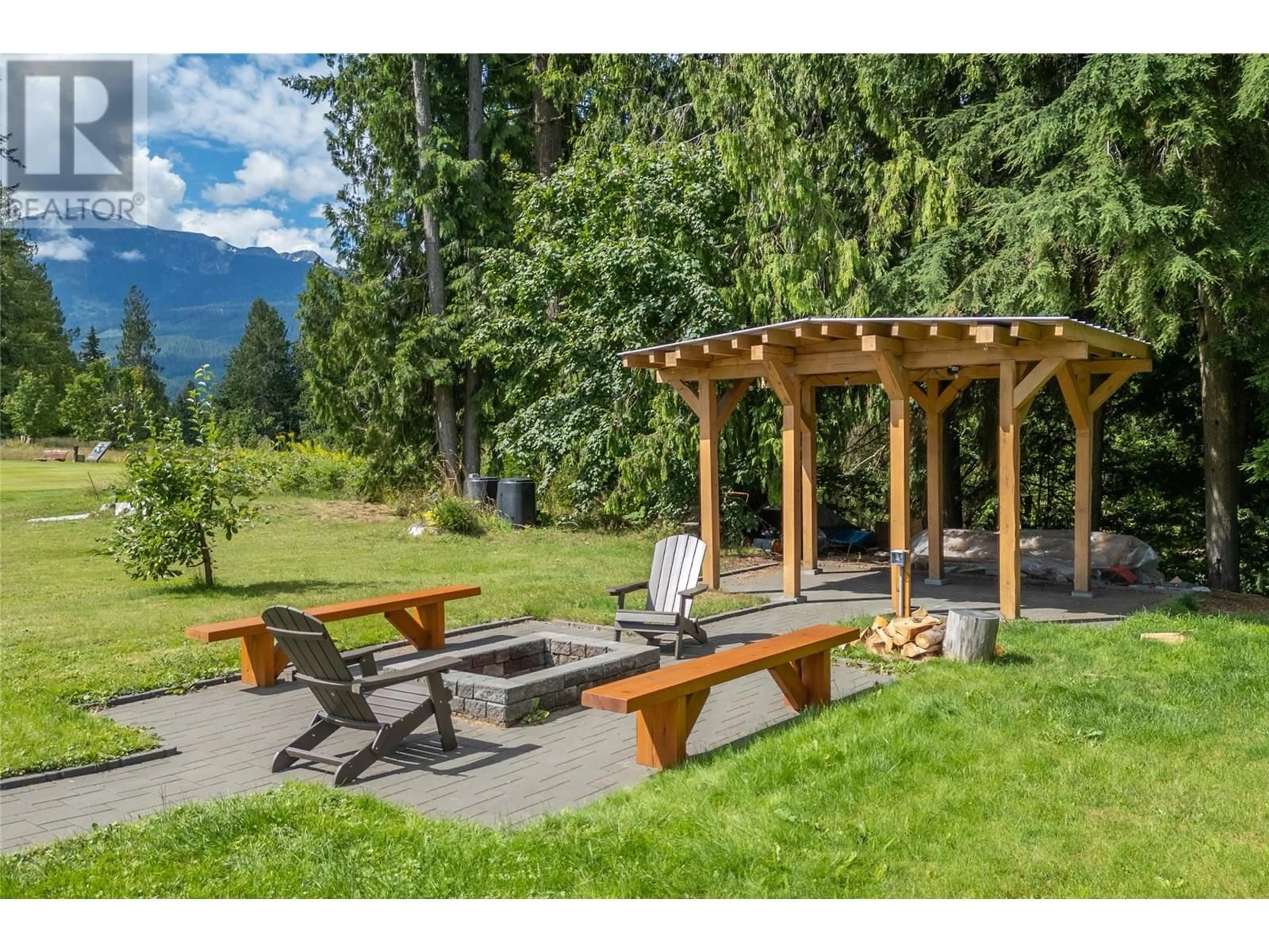 Patio, mountain view for 135 COLBECK ROAD, Revelstoke British Columbia V0E2S0