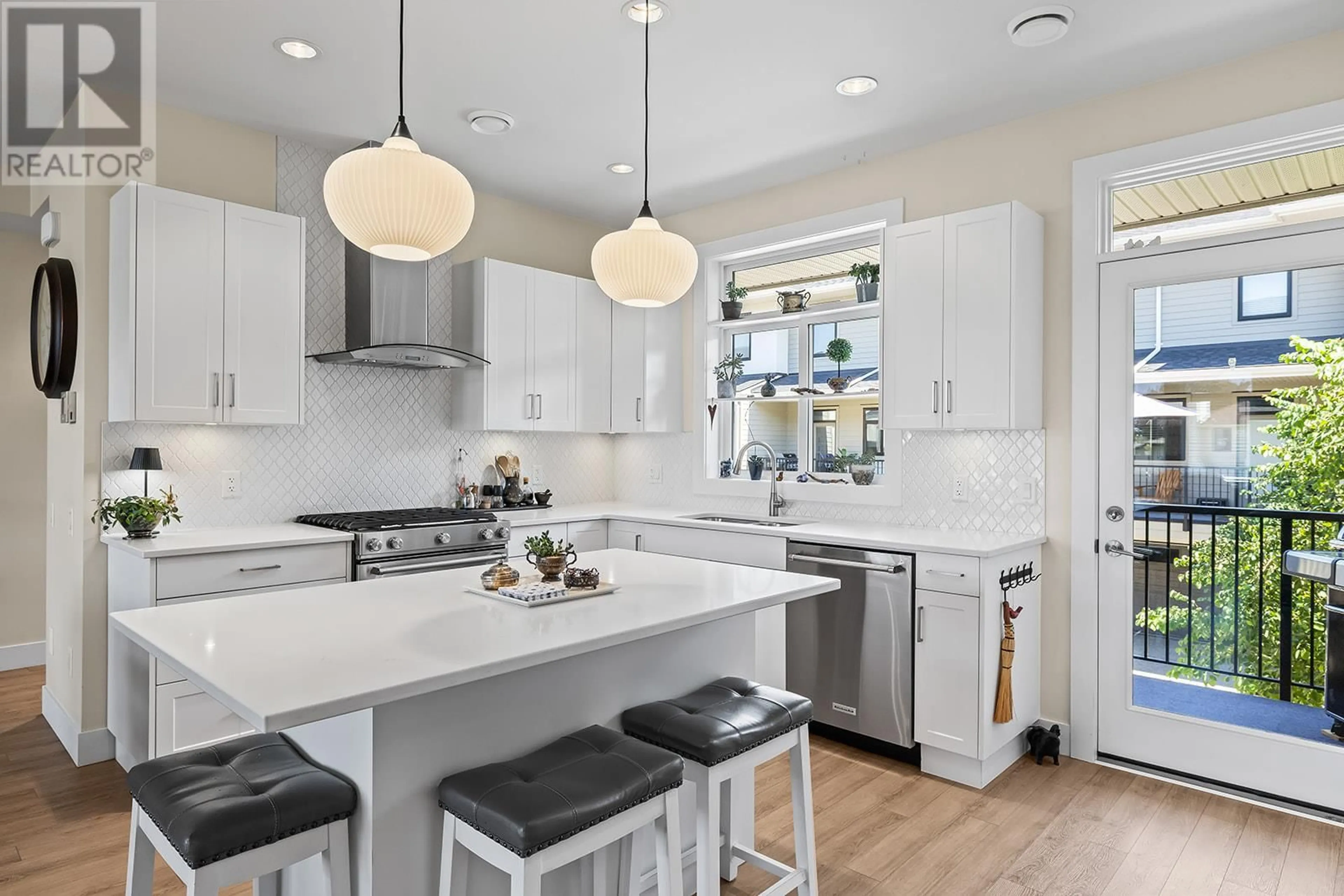 Open concept kitchen, ceramic/tile floor for 14 - 1102 CAMERON AVENUE, Kelowna British Columbia V1Y0B2