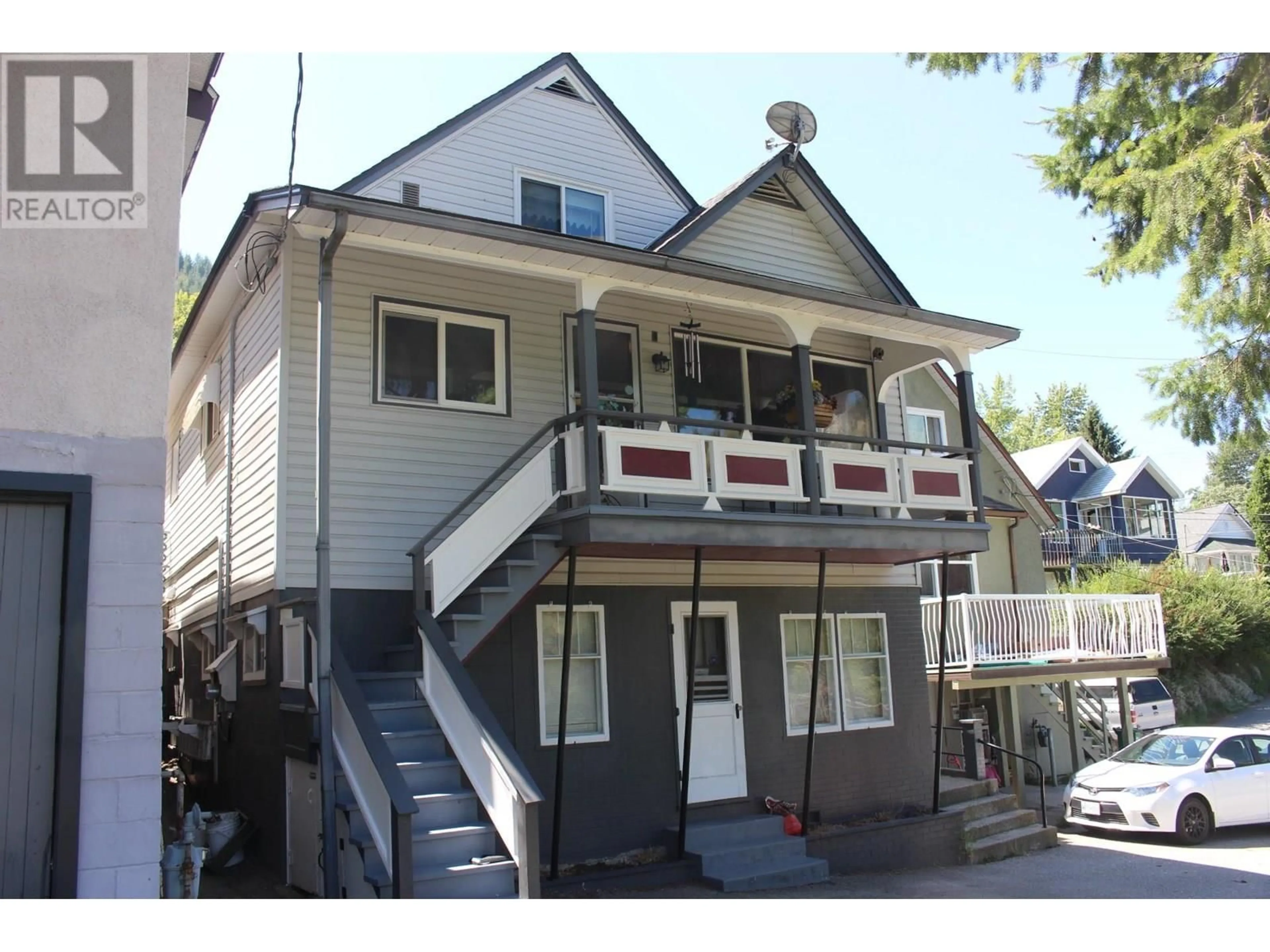 Home with vinyl exterior material, building for 154 KITCHENER STREET, Trail British Columbia V1R3M1