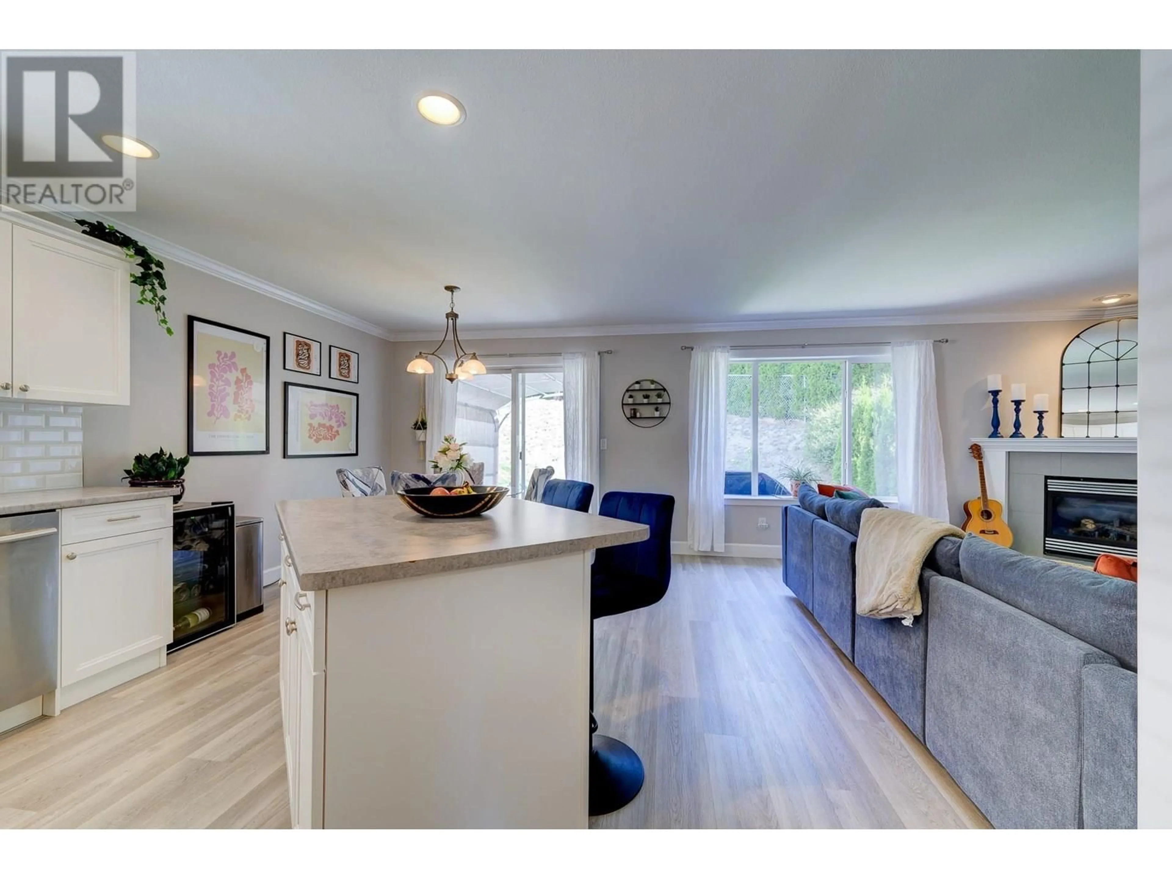 Open concept kitchen, unknown for 33 - 1940 HILLSIDE DRIVE, Kamloops British Columbia V2E2T3