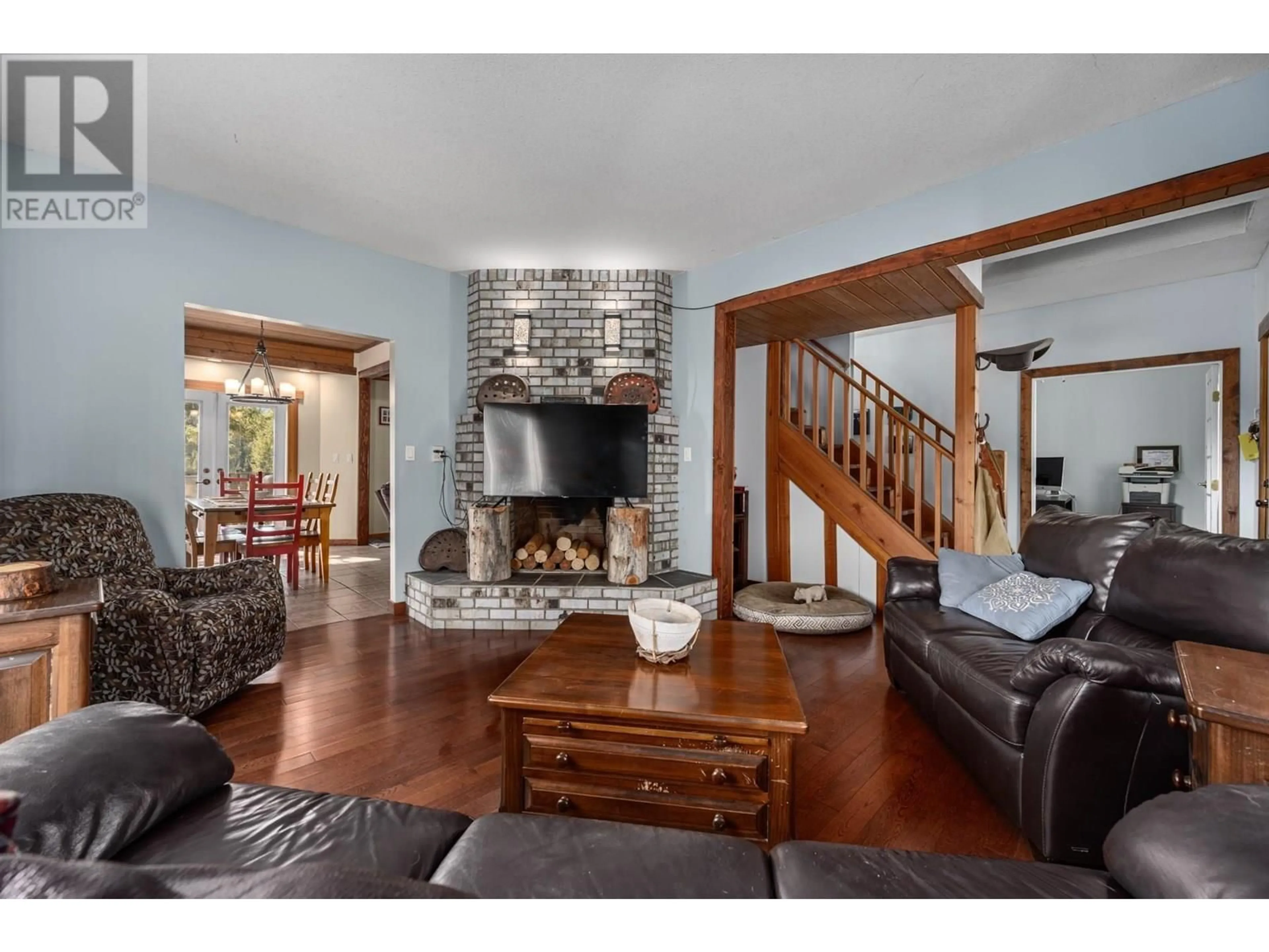 Living room with furniture, unknown for 5929 BEECH ROAD, Merritt British Columbia V1K1M6