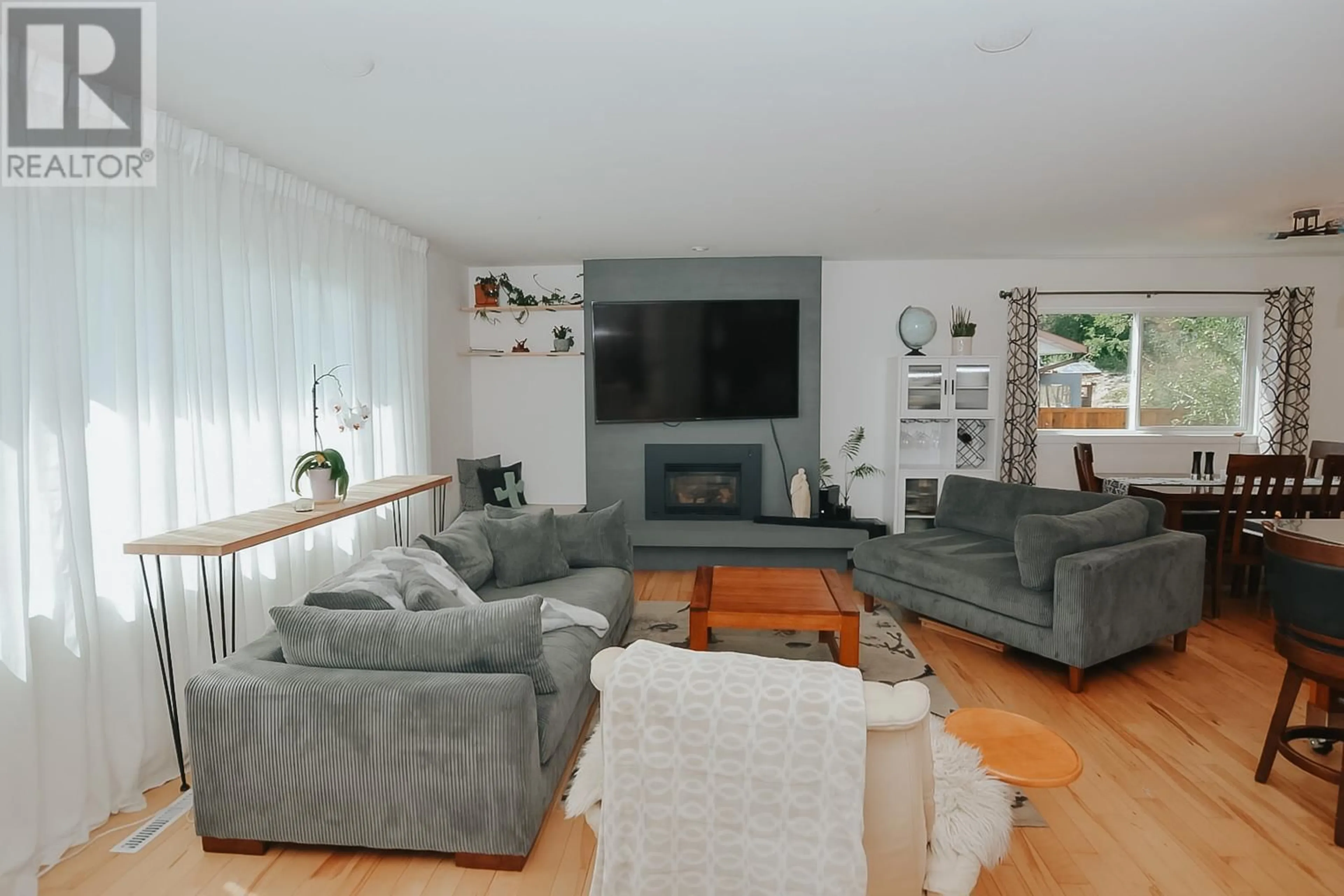 Living room with furniture, unknown for 13814 YULE CRESCENT, Summerland British Columbia V0H1Z5