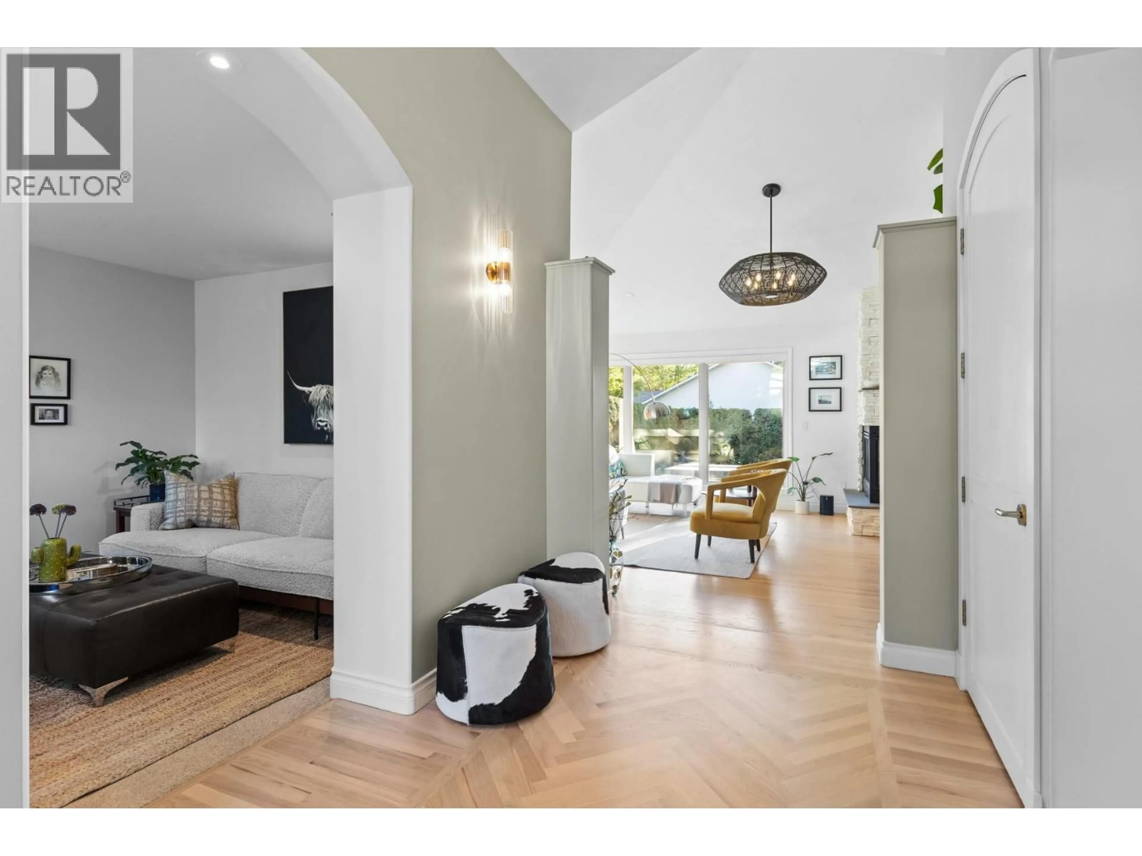 Indoor entryway for 796 VARNEY COURT, Kelowna British Columbia V1W3Z2