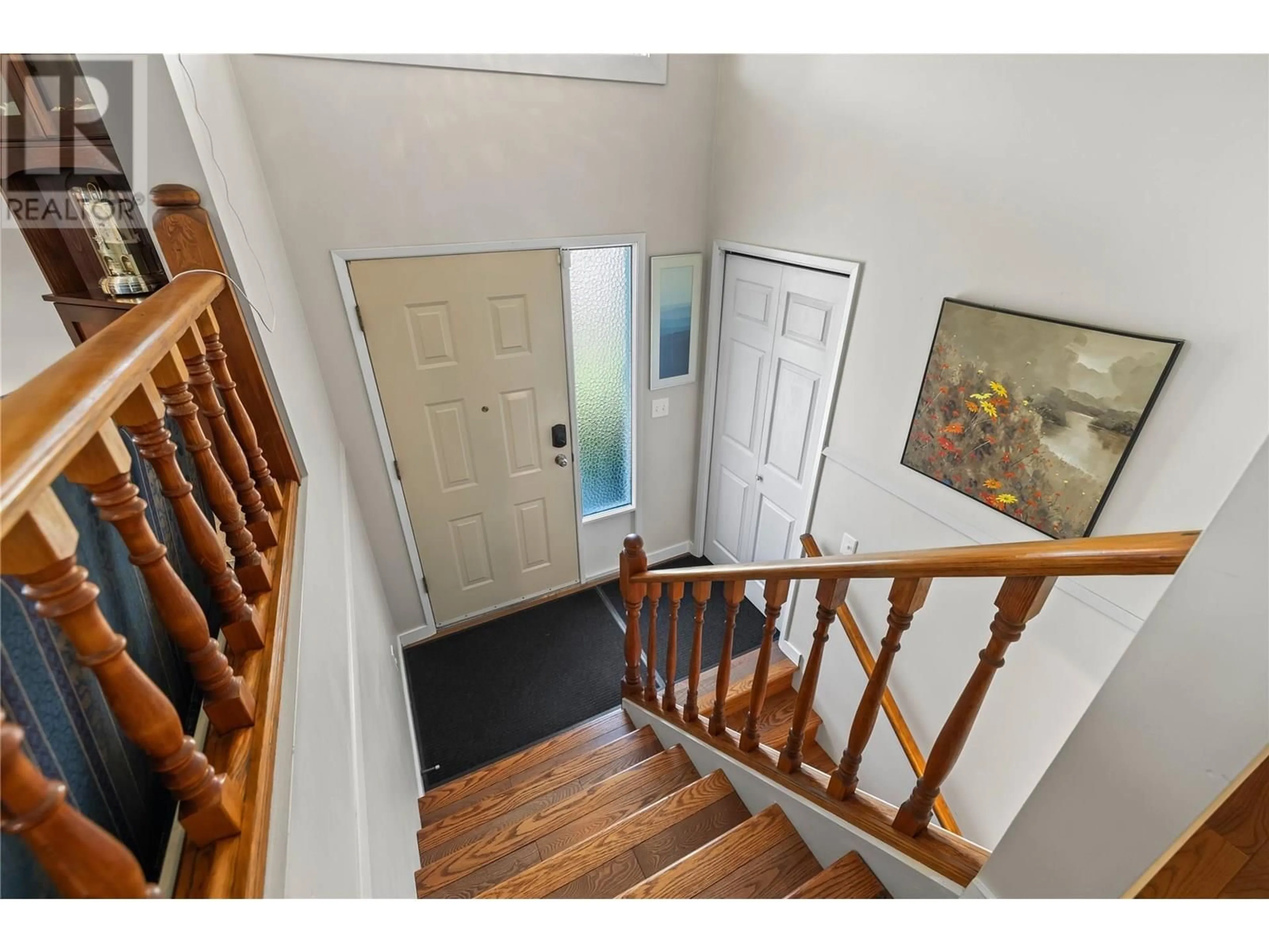 Indoor foyer for 685 MORAINE COURT, Kelowna British Columbia V1X5X2