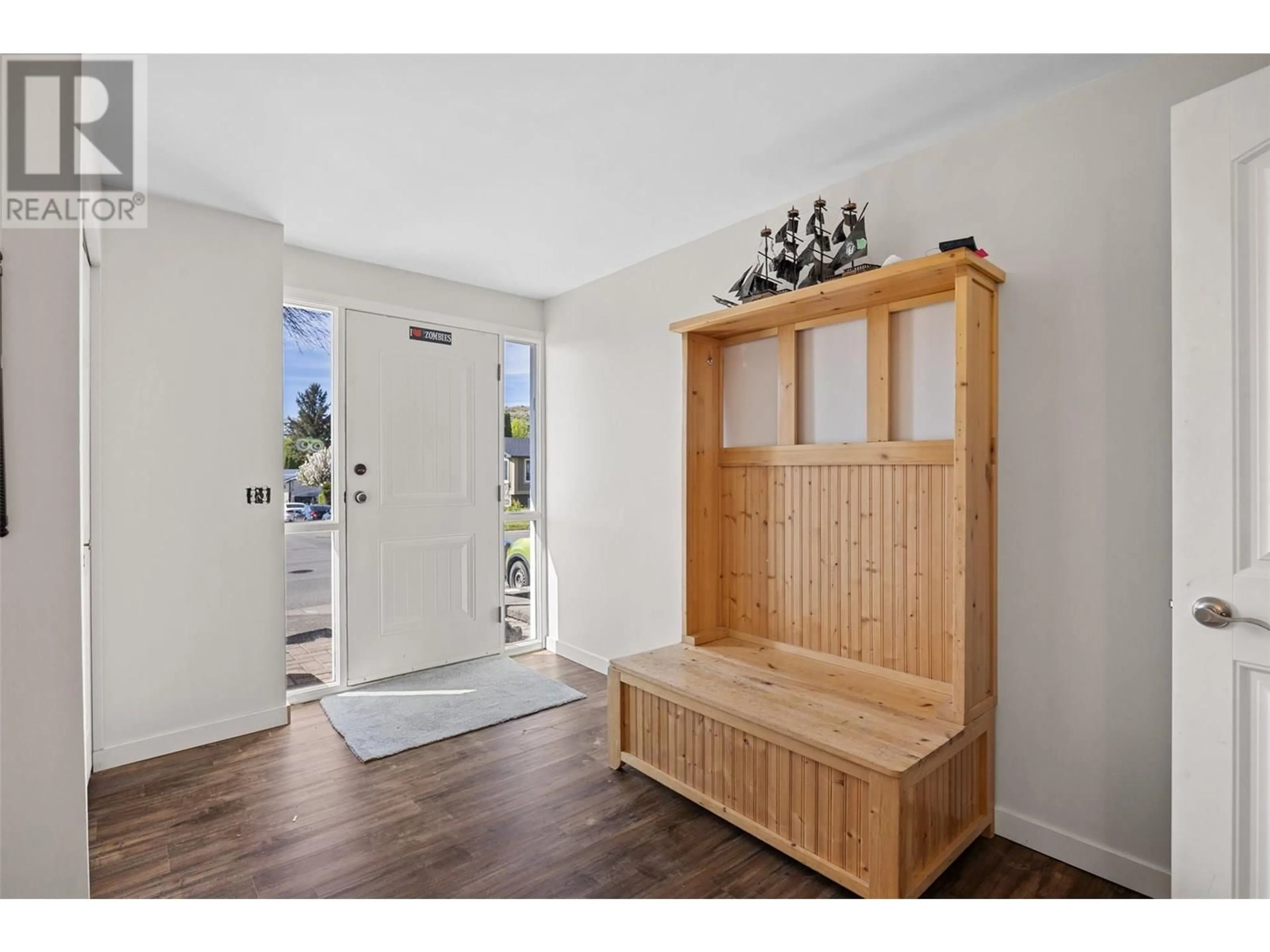 Indoor entryway for 1212 LINTHORPE ROAD, Kamloops British Columbia V2B7S6