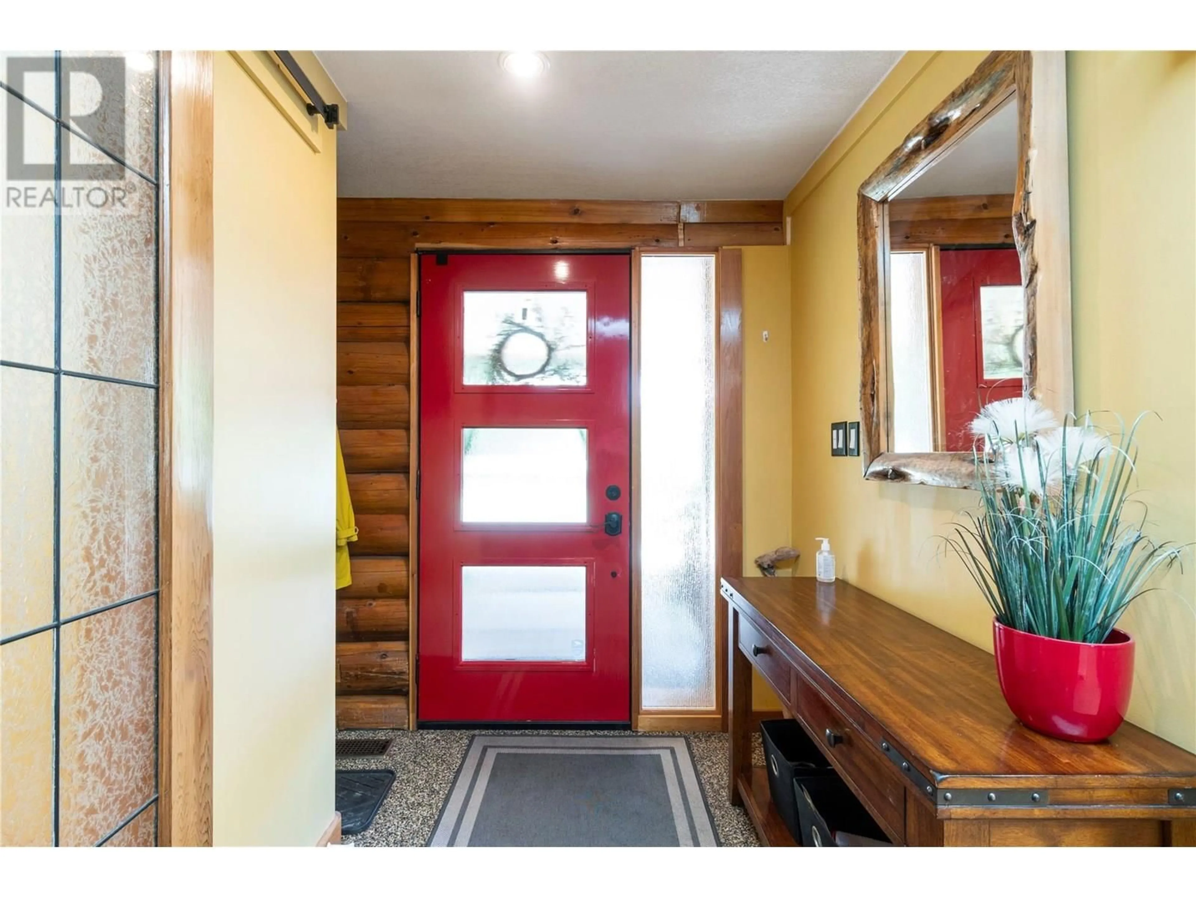 Indoor entryway for 2726 TRANQUIL PLACE, Blind Bay British Columbia V0E1H2