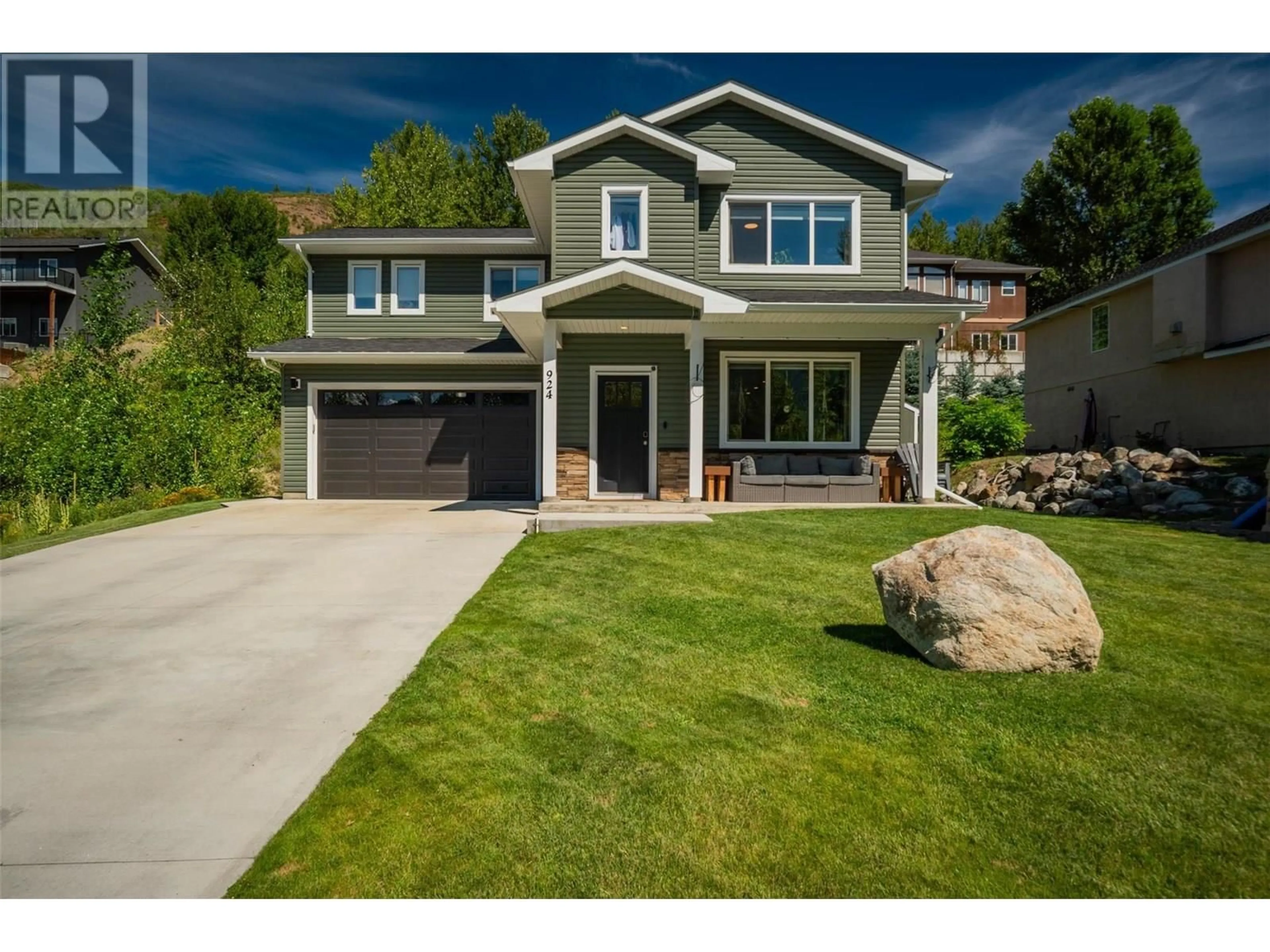Home with brick exterior material, street for 924 8TH STREET, Montrose British Columbia V0G1P0