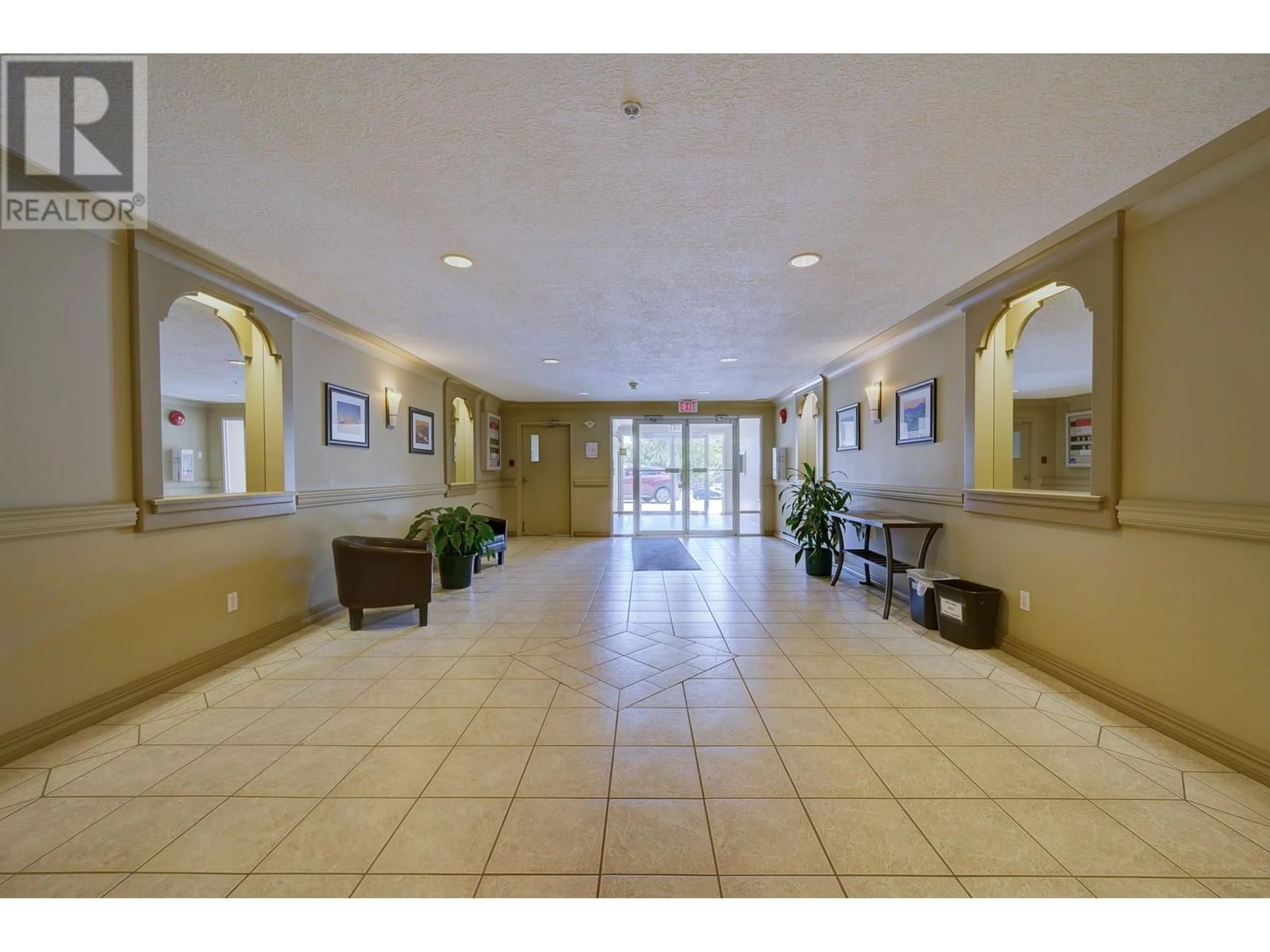 Indoor foyer for 311 - 712 SAHALI TERRACE, Kamloops British Columbia V2C6T2