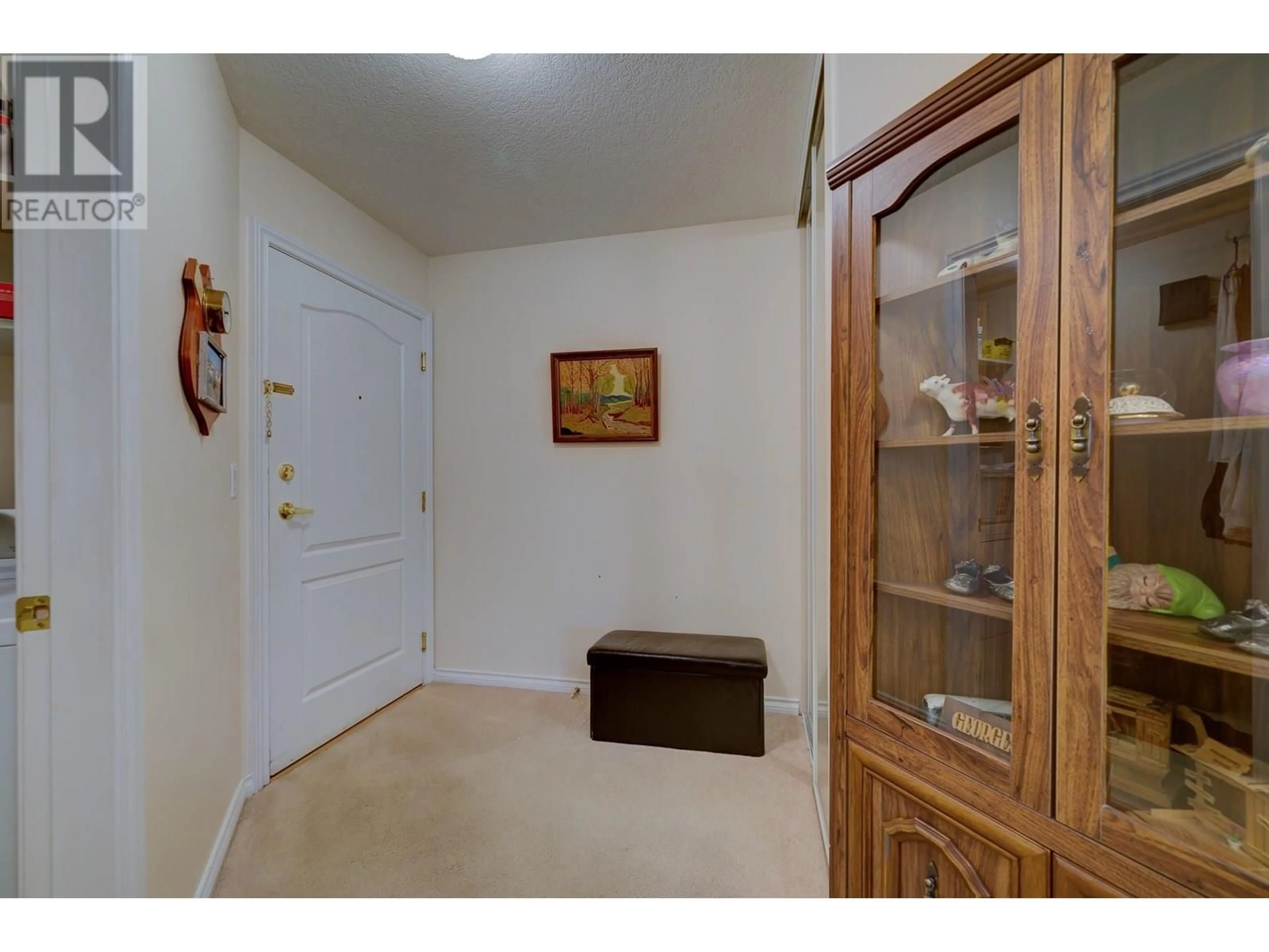 Indoor entryway for 311 - 712 SAHALI TERRACE, Kamloops British Columbia V2C6T2