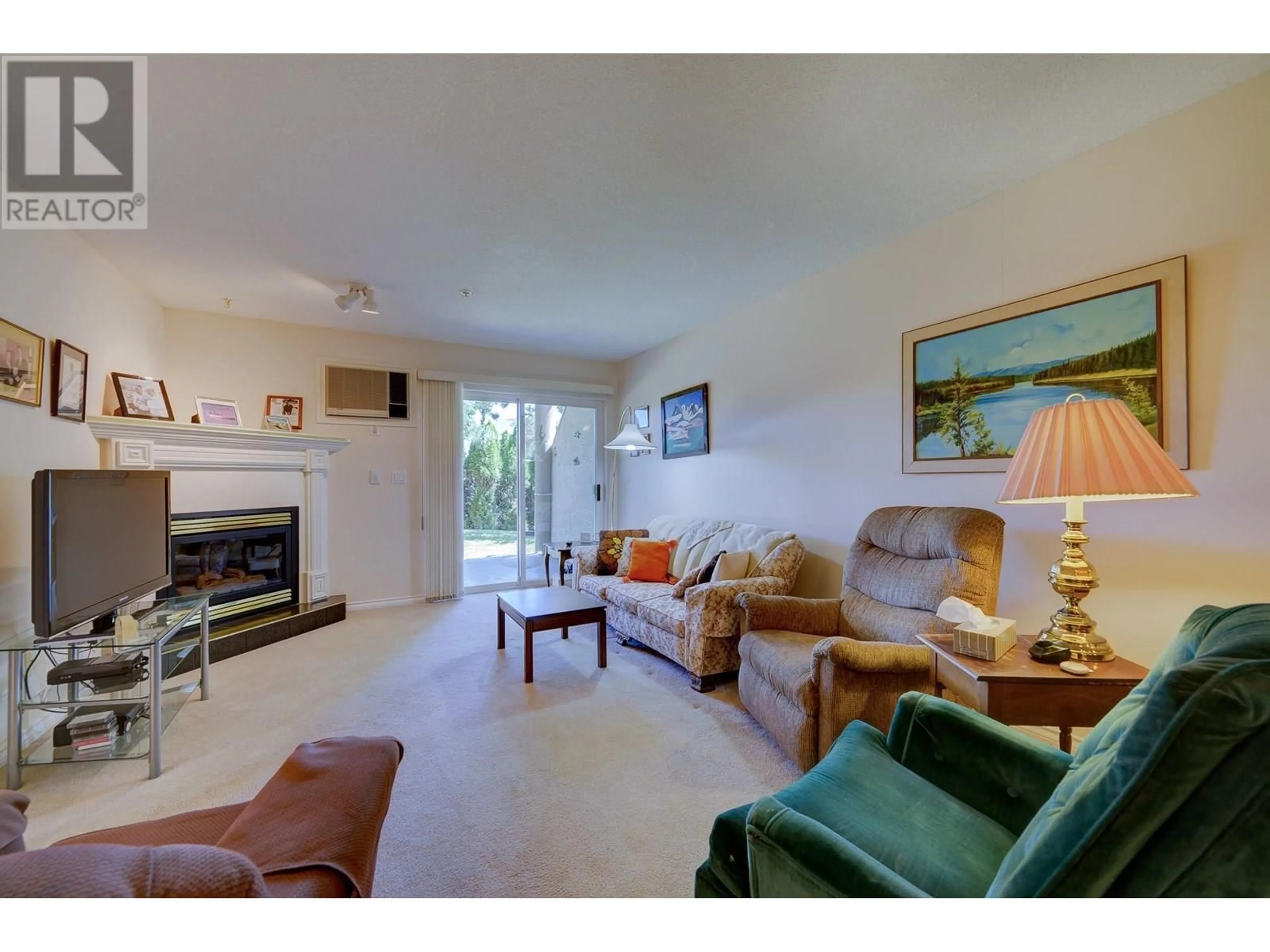 Living room with furniture, unknown for 311 - 712 SAHALI TERRACE, Kamloops British Columbia V2C6T2