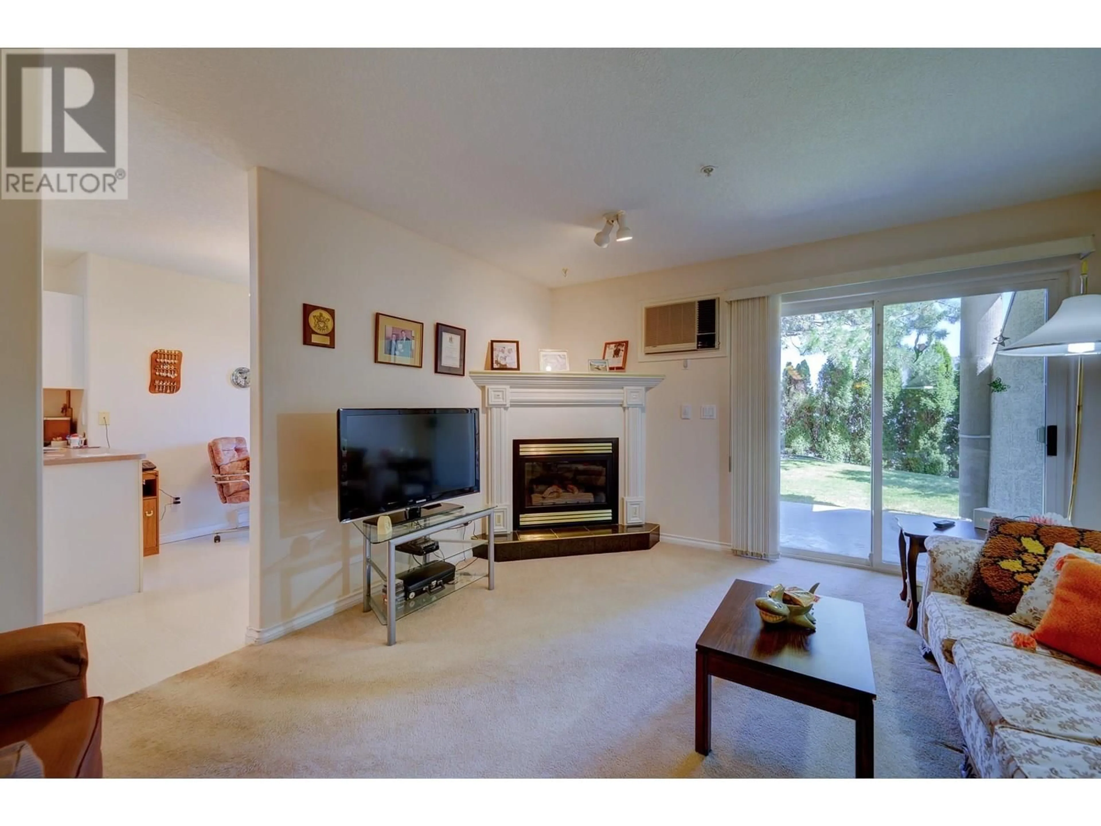 Living room with furniture, unknown for 311 - 712 SAHALI TERRACE, Kamloops British Columbia V2C6T2