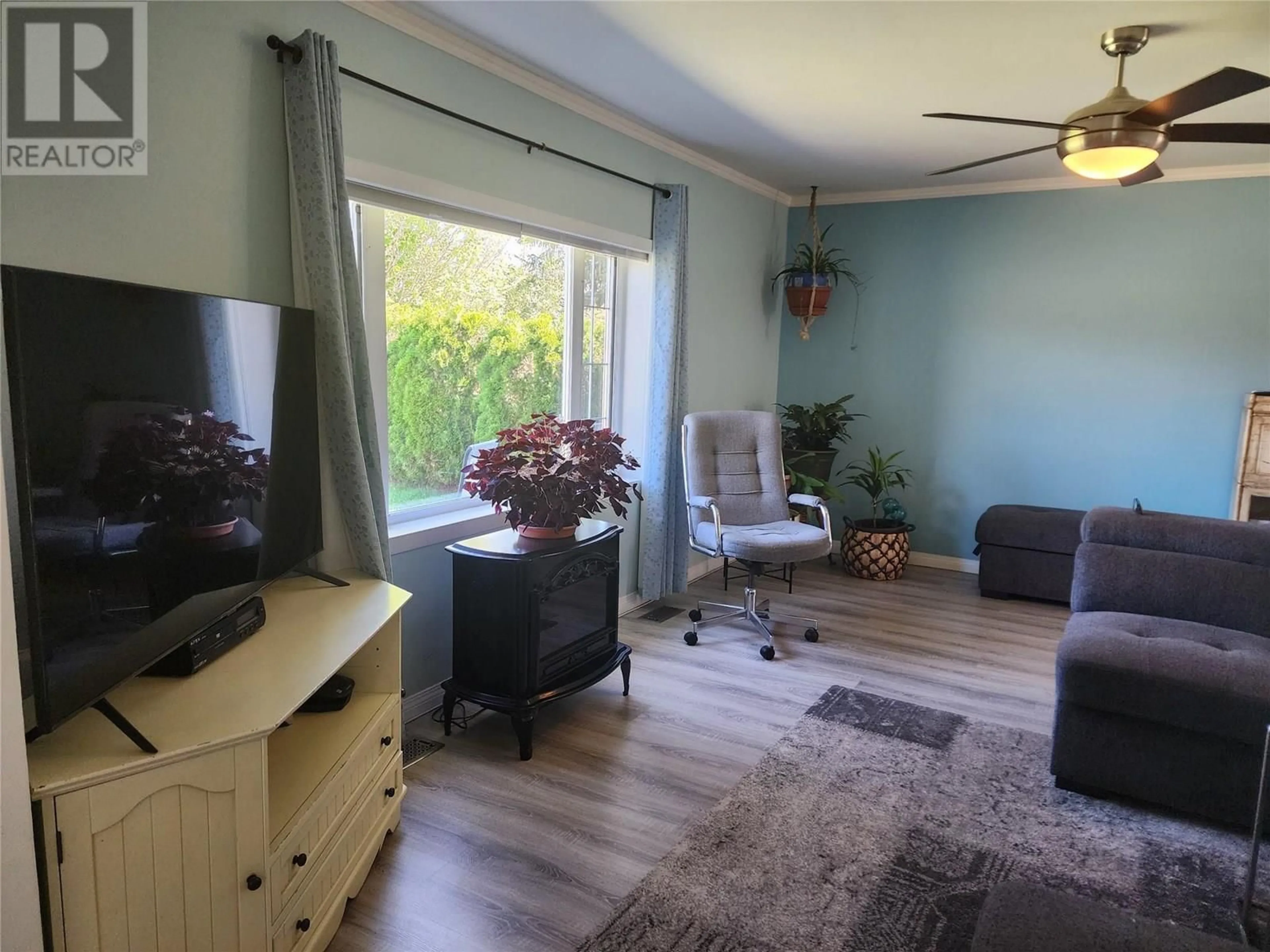 Living room with furniture, wood/laminate floor for 580 CAMERON AVENUE, Grand Forks British Columbia V0H1H4