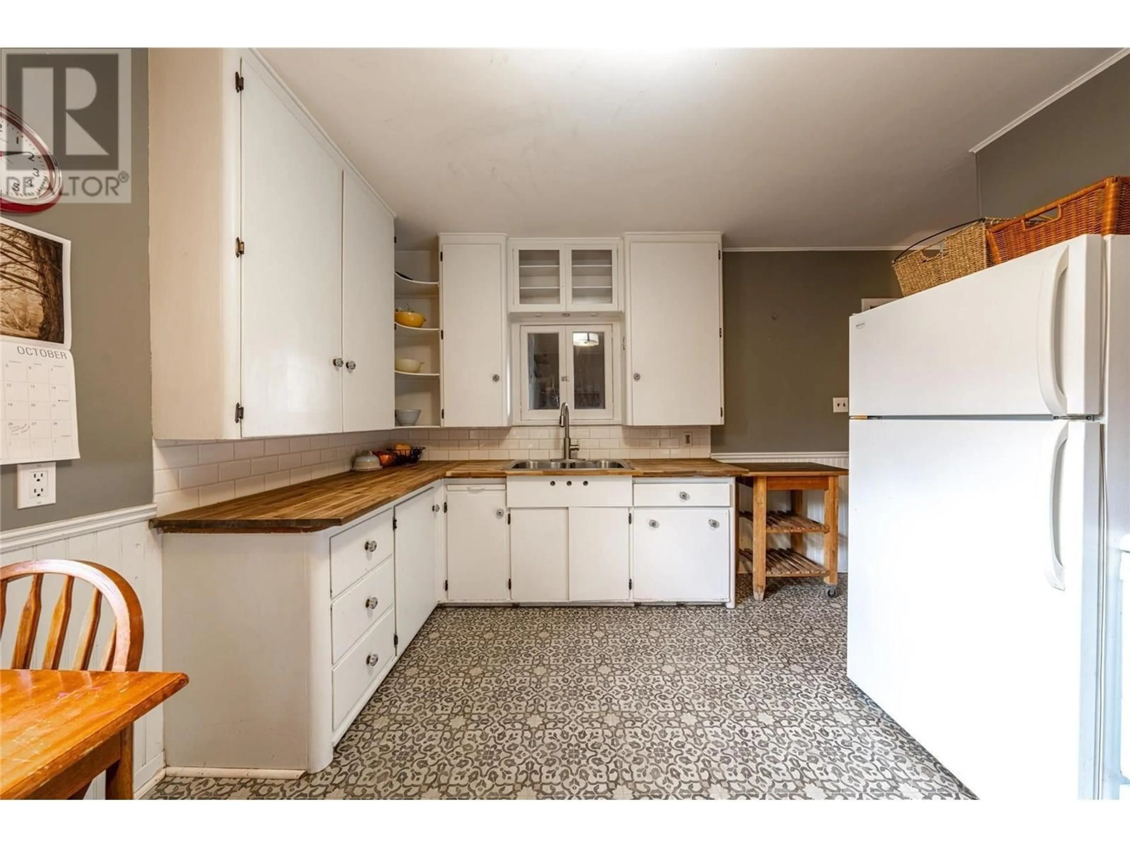 Standard kitchen, ceramic/tile floor for 4204 29TH STREET, Vernon British Columbia V1T5B5