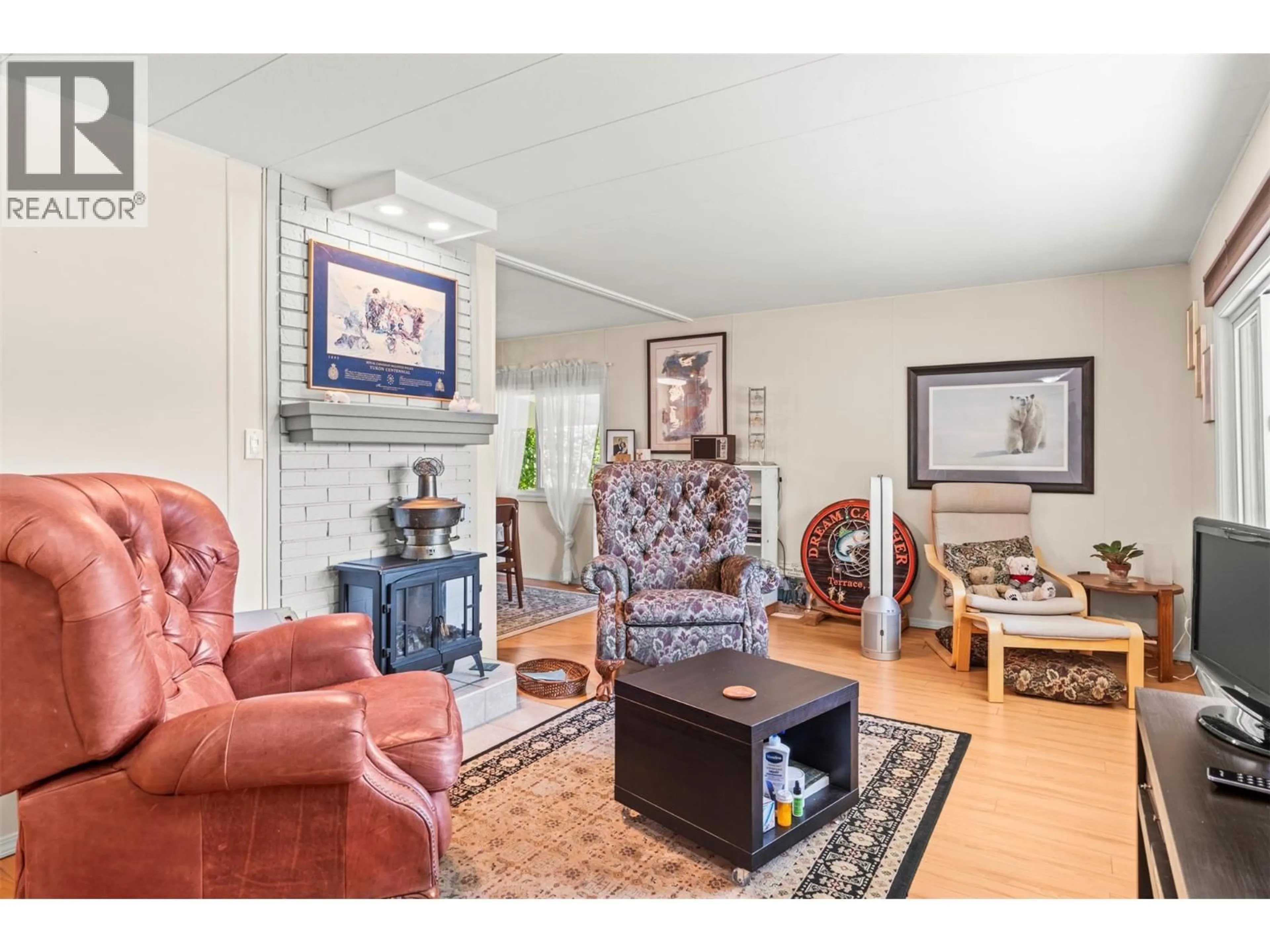 Living room with furniture, unknown for 81 - 5484 25 AVENUE, Vernon British Columbia V1T7A8