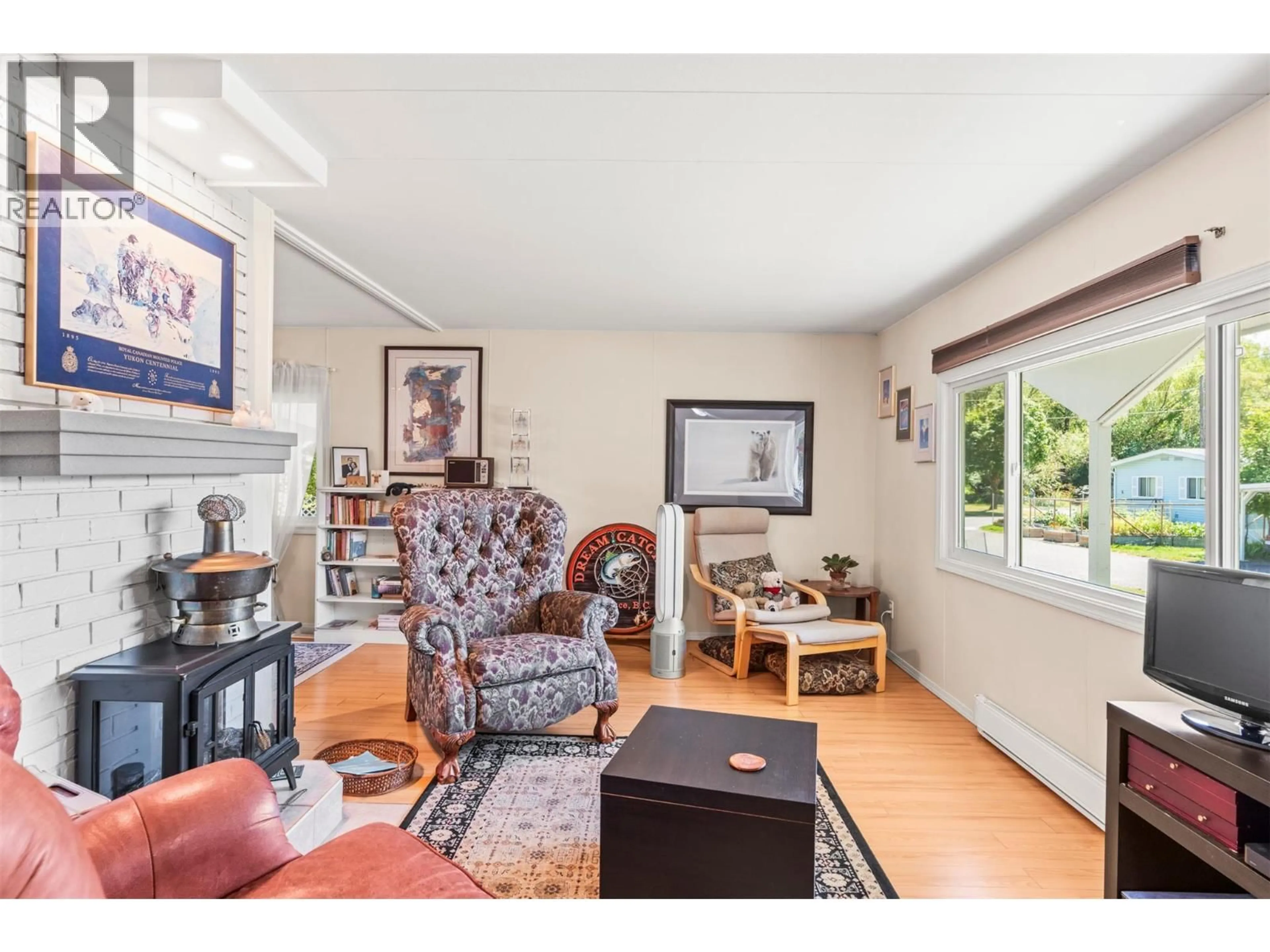 Living room with furniture, wood/laminate floor for 81 - 5484 25 AVENUE, Vernon British Columbia V1T7A8