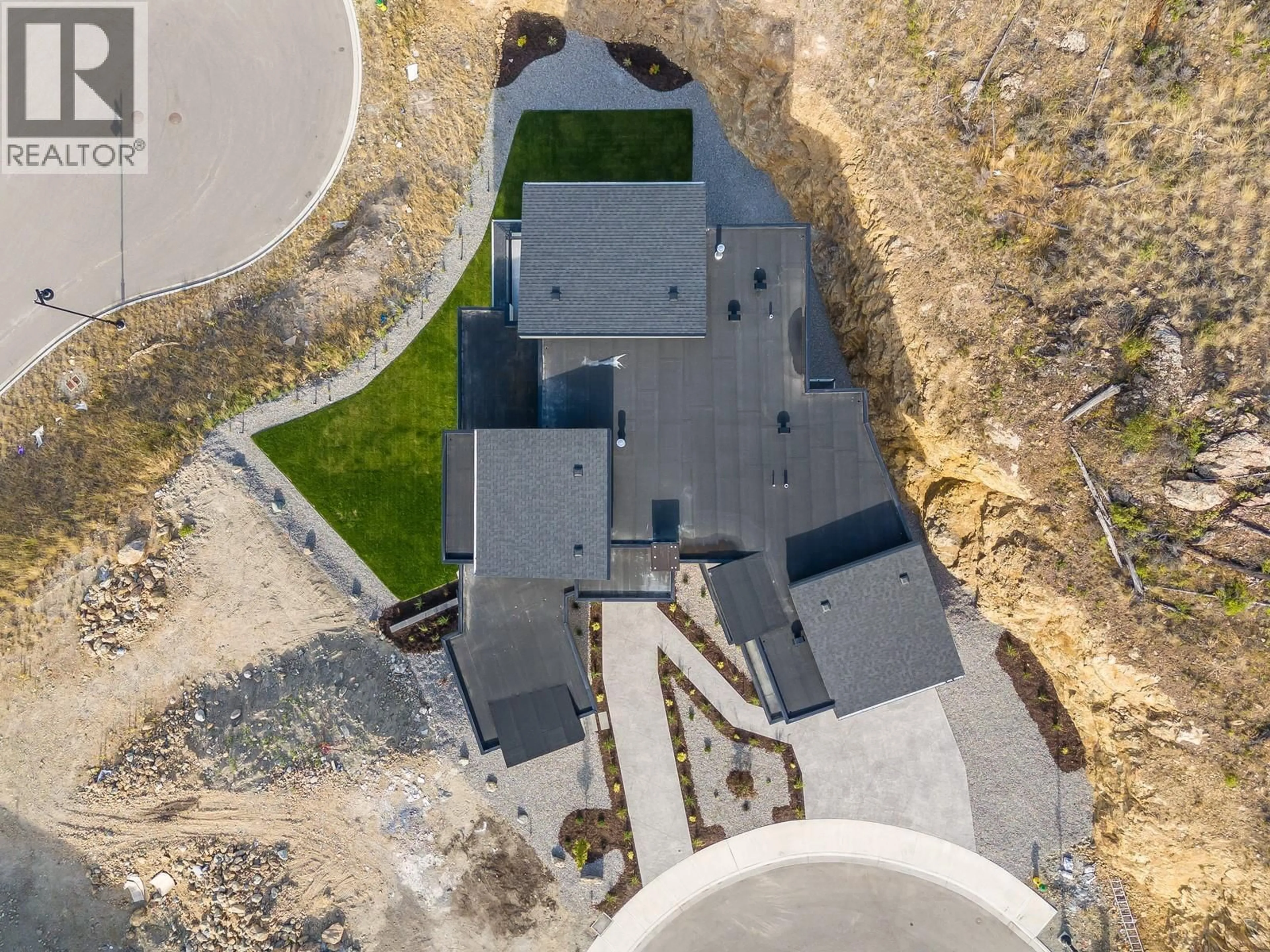 A pic from outside/outdoor area/front of a property/back of a property/a pic from drone, street for 1122 PEARCY COURT, Kelowna British Columbia V1W5H6