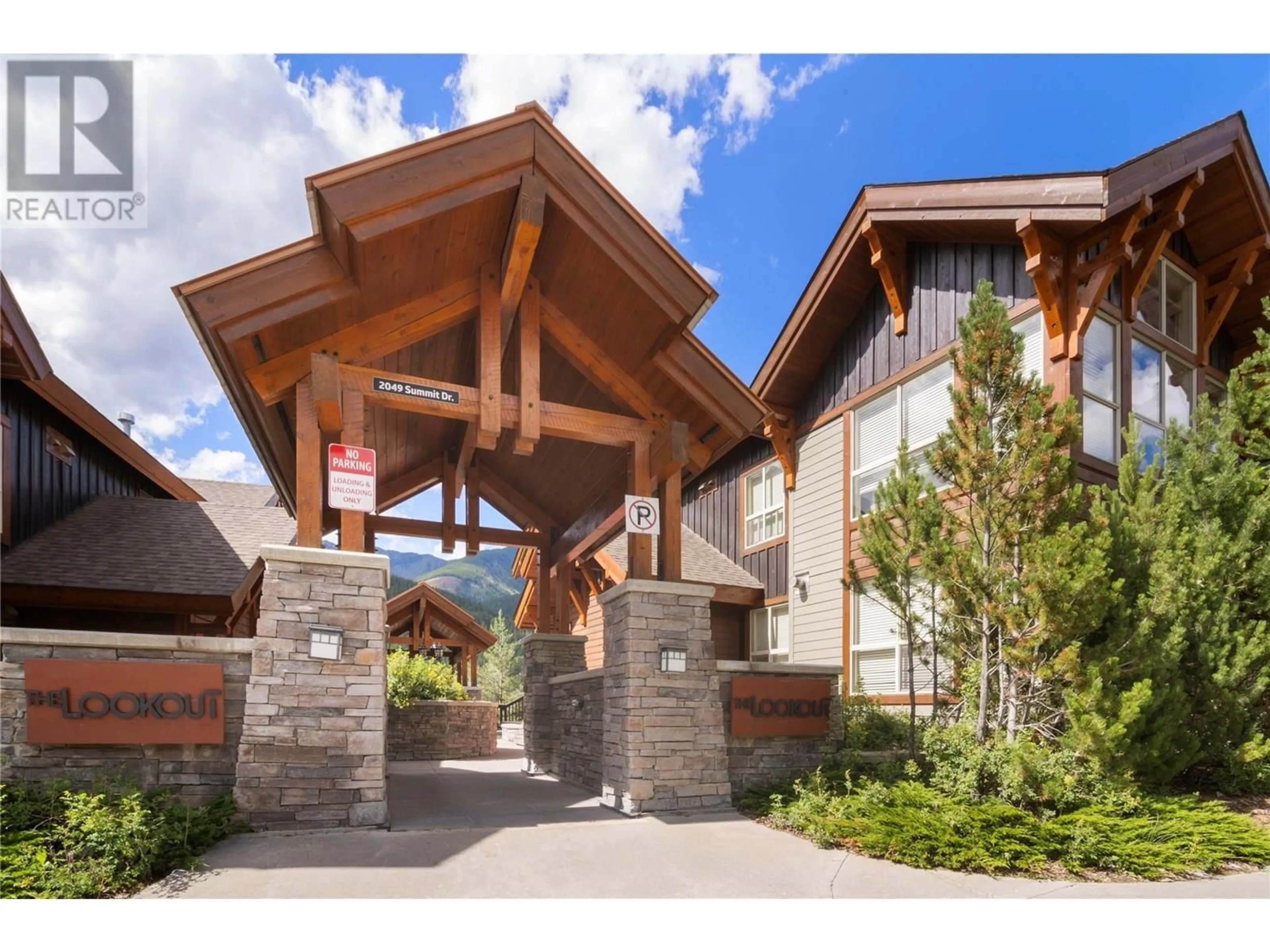 Indoor foyer for 311C - 2049 SUMMIT DRIVE, Panorama British Columbia V0A1T0