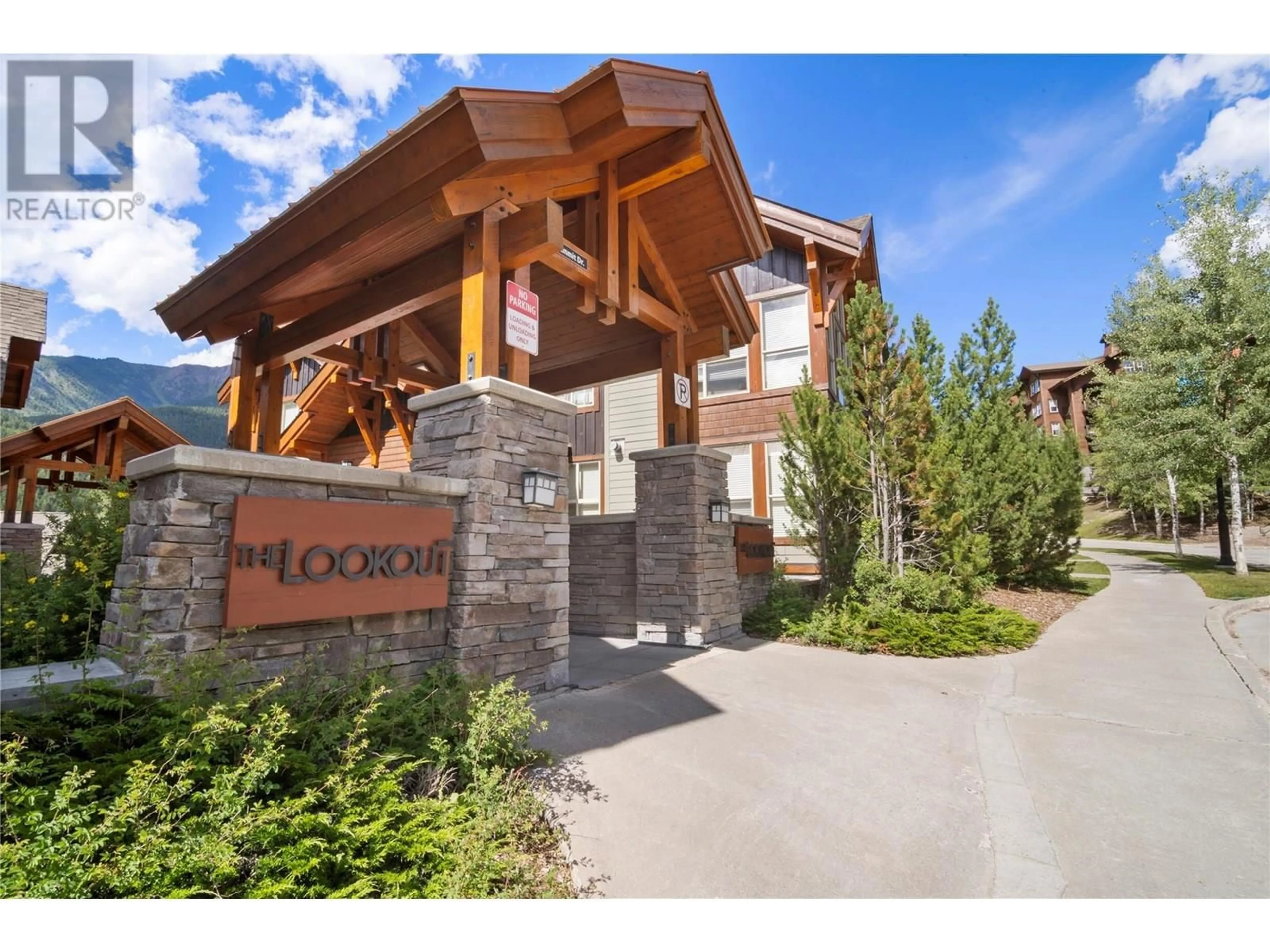 Indoor foyer for 311C - 2049 SUMMIT DRIVE, Panorama British Columbia V0A1T0